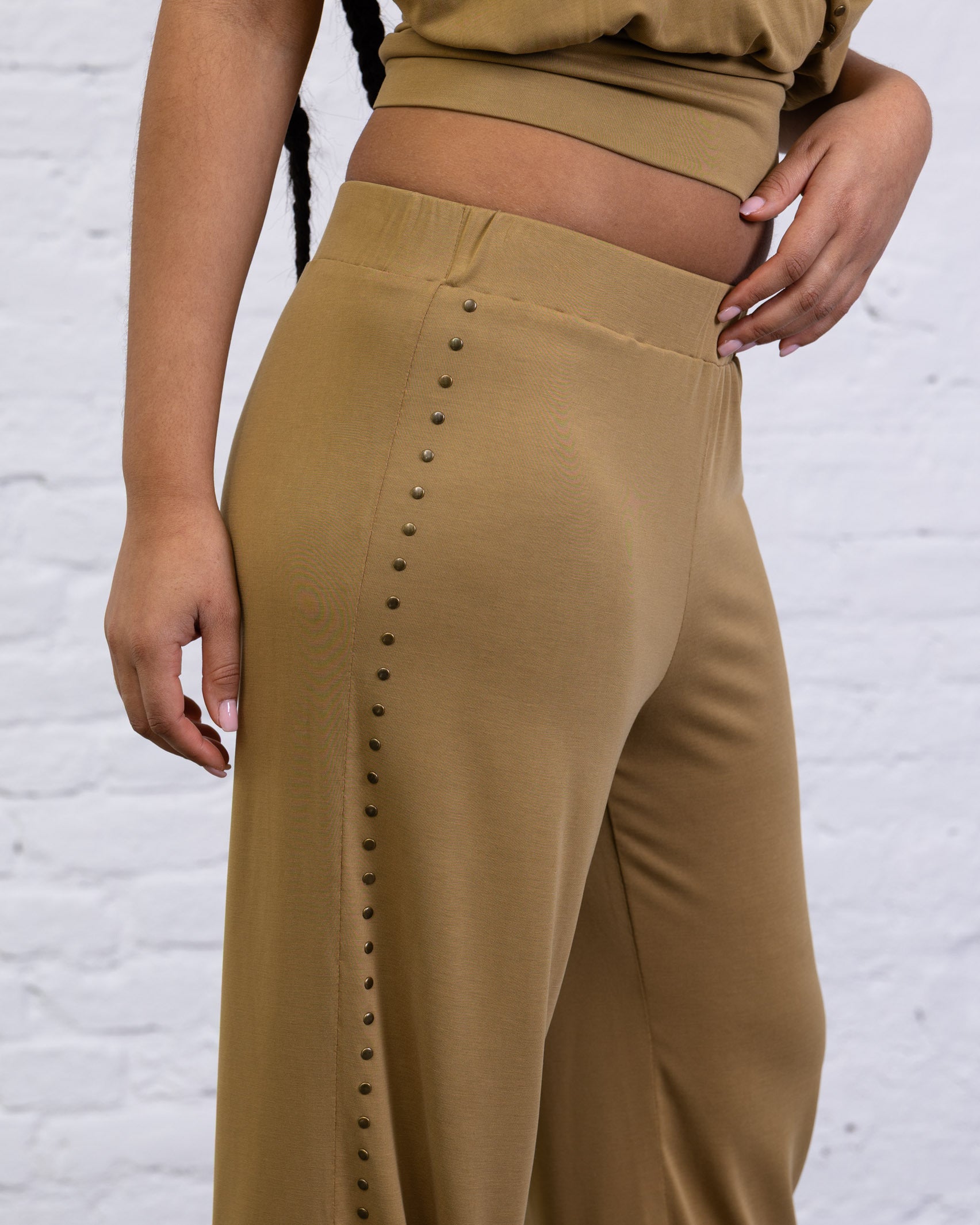 Lockere Hose mit elastischem Bund