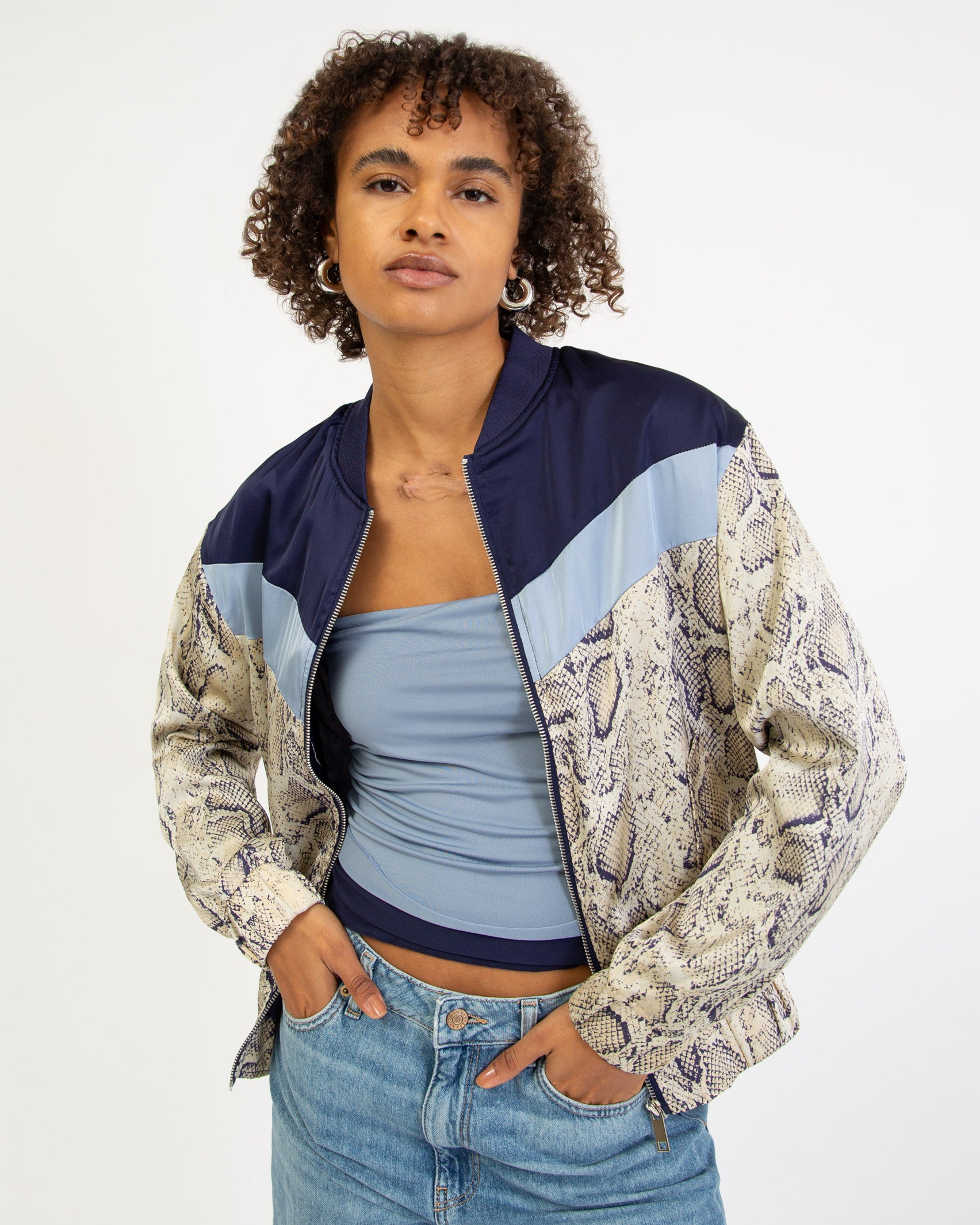 Sportliche Jacke mit Schlangenprint - Broke + Schön