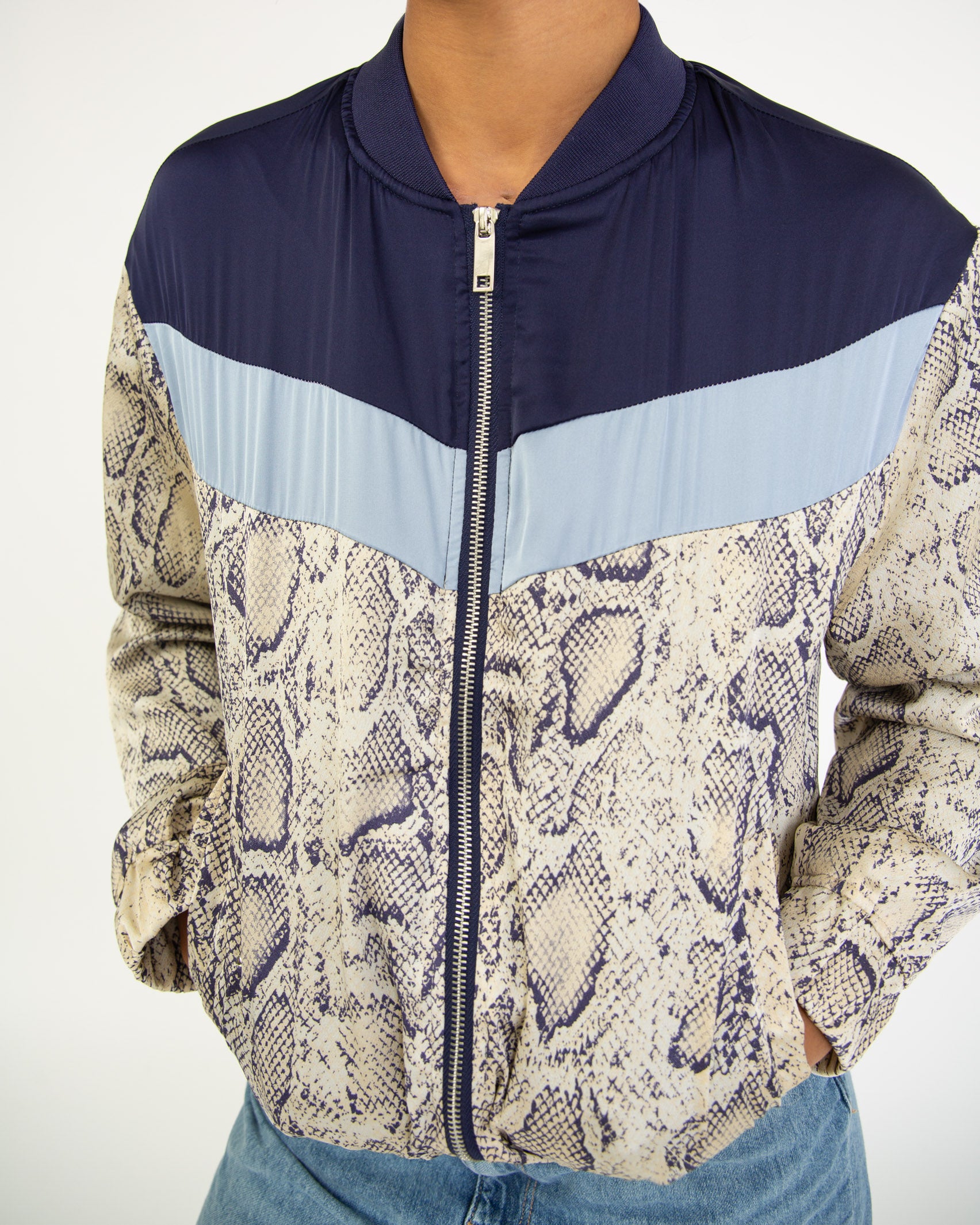 Sportliche Jacke mit Schlangenprint - Broke + Schön