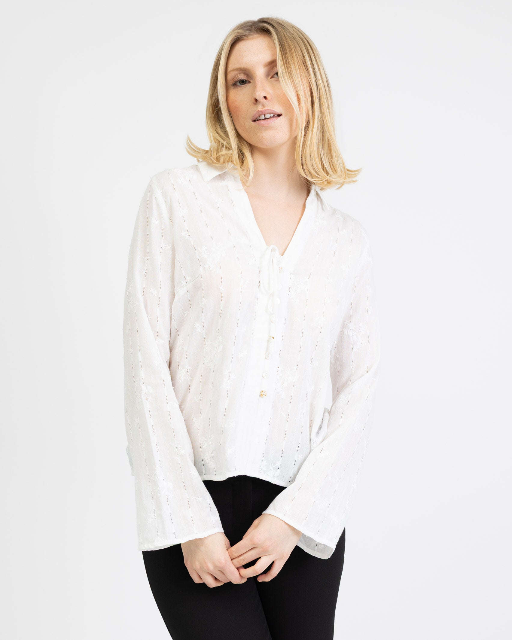 Bluse mit Blumenspitze