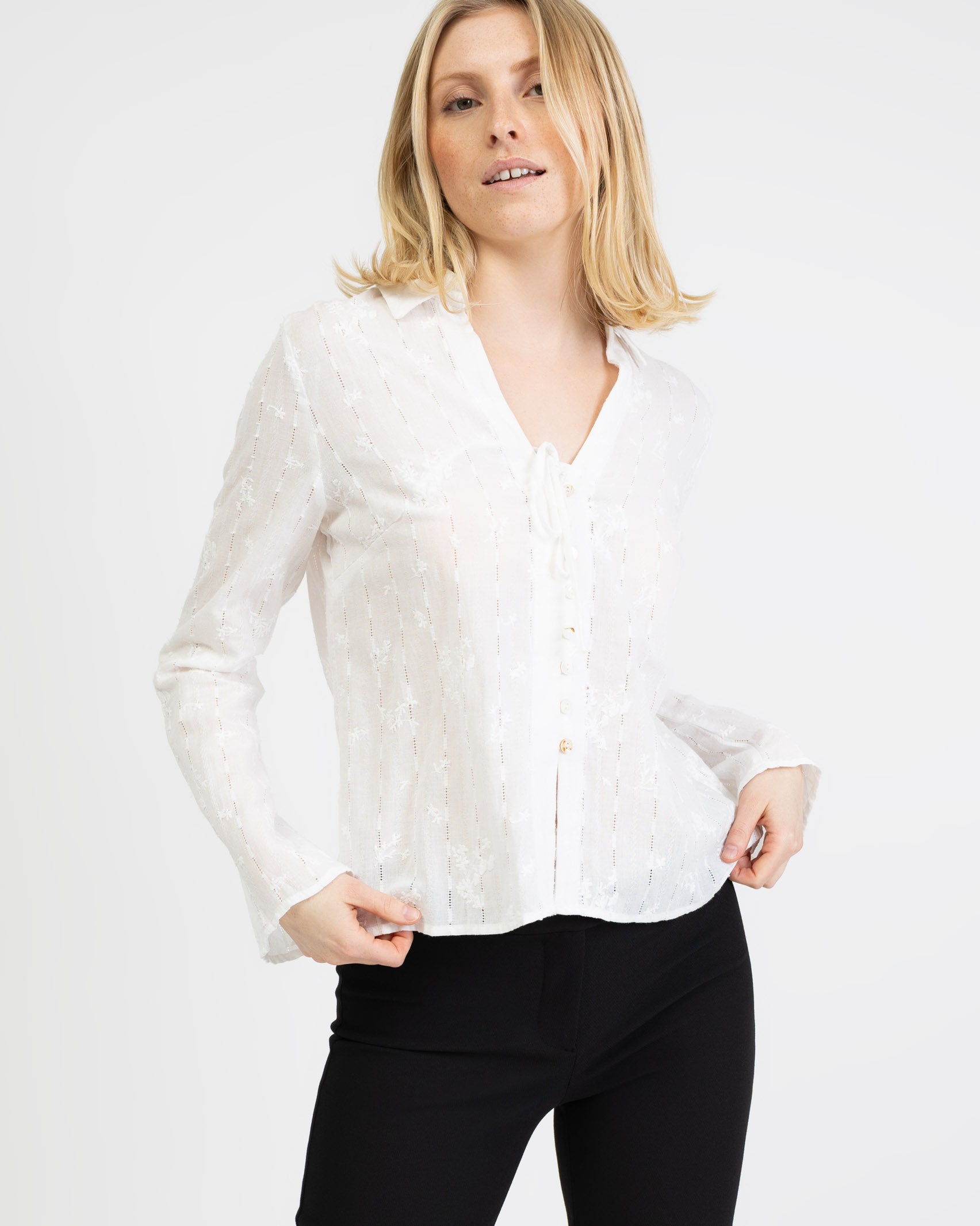 Bluse mit Blumenspitze