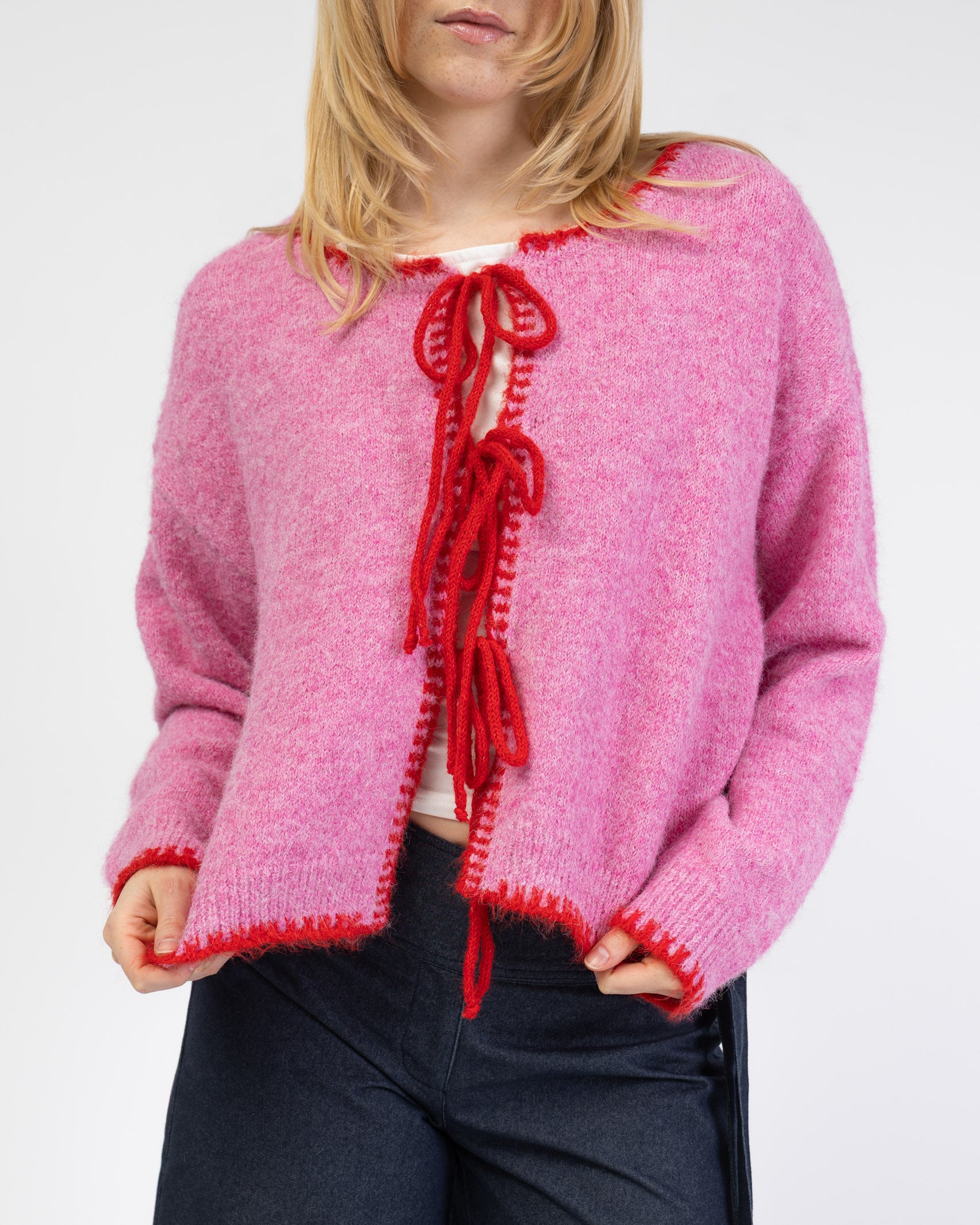 Strickjacke mit Bindebändern