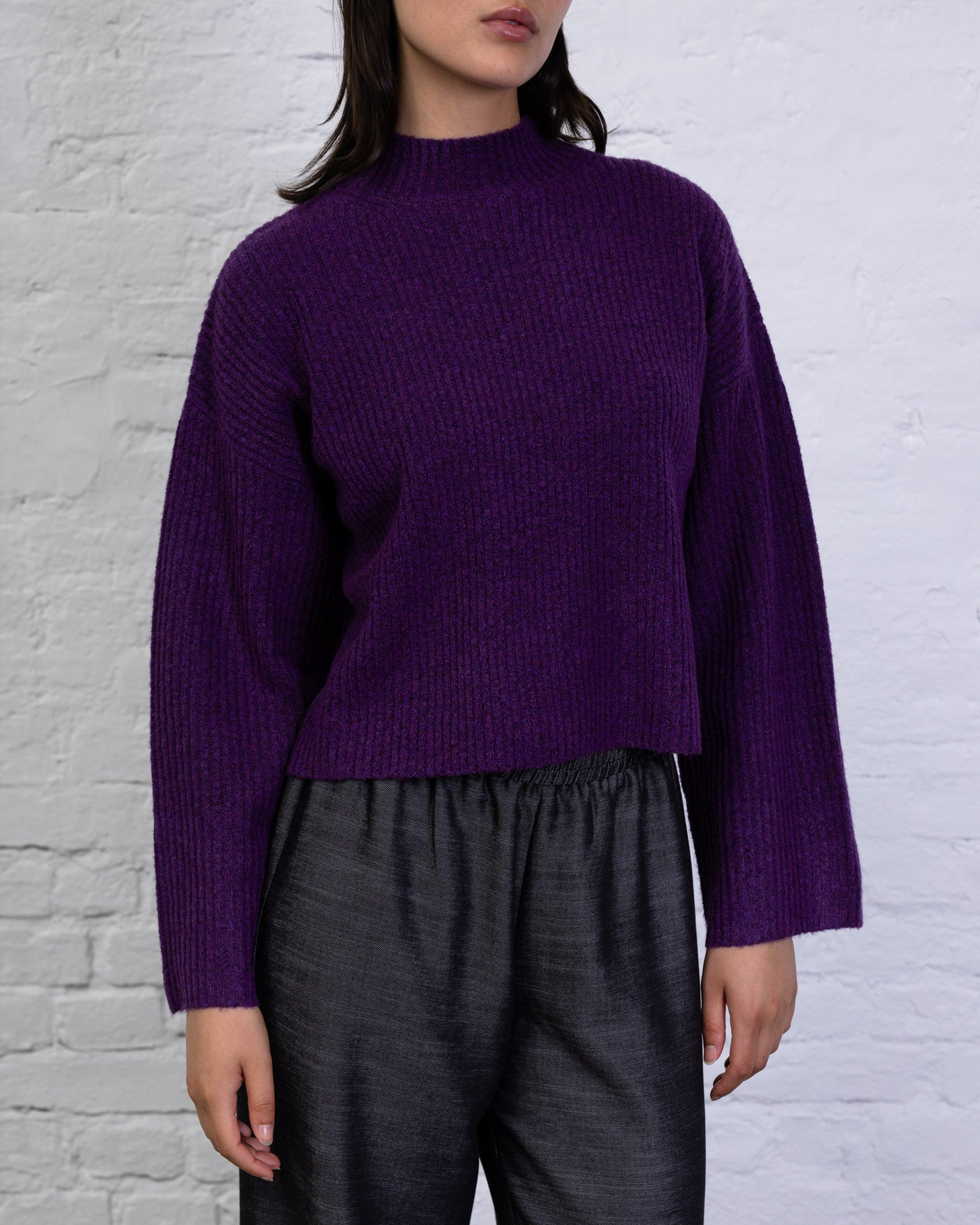 Gerippter Pullover mit Stehkragen