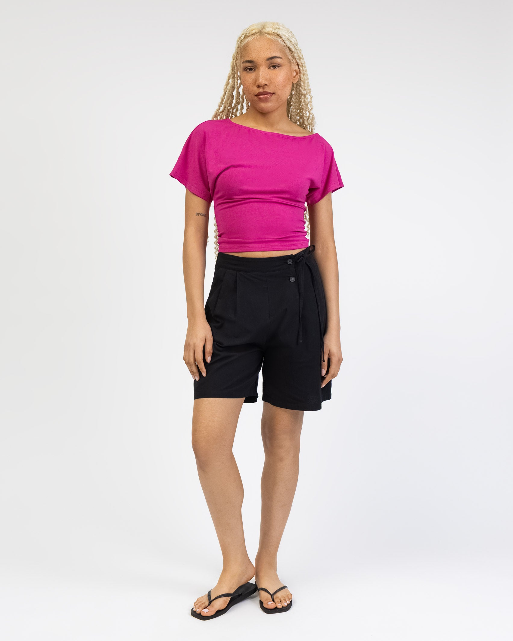 Shorts mit asymmetrischem Knöpfen