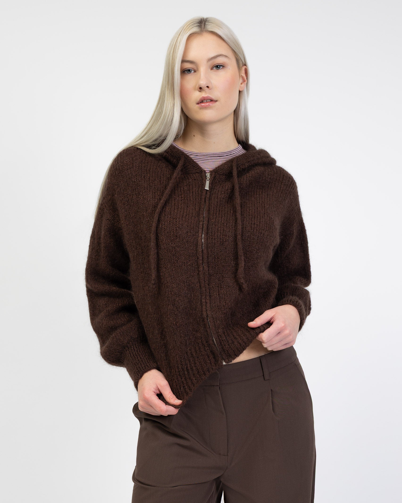 Strickjacke mit Reißverschluss und Kapuze