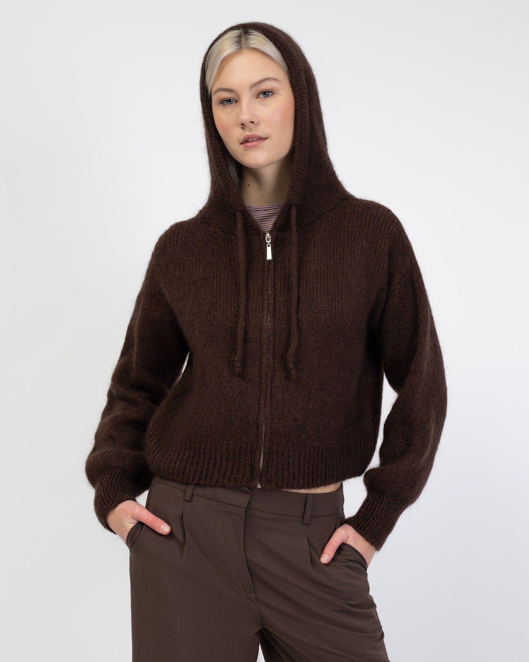 Strickjacke mit Reißverschluss und Kapuze