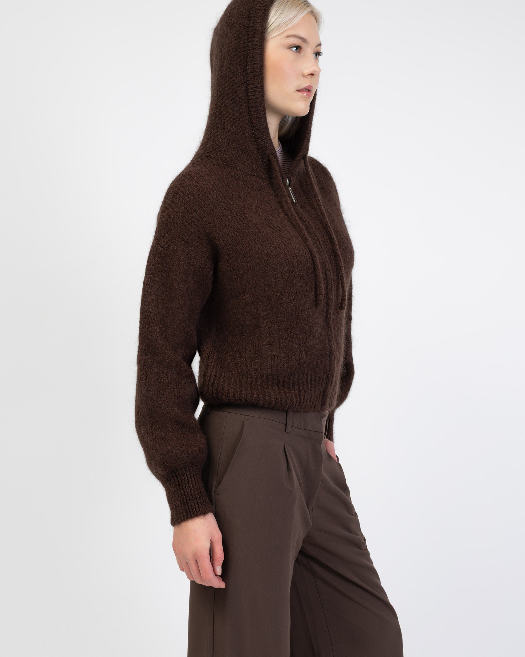 Strickjacke mit Reißverschluss und Kapuze