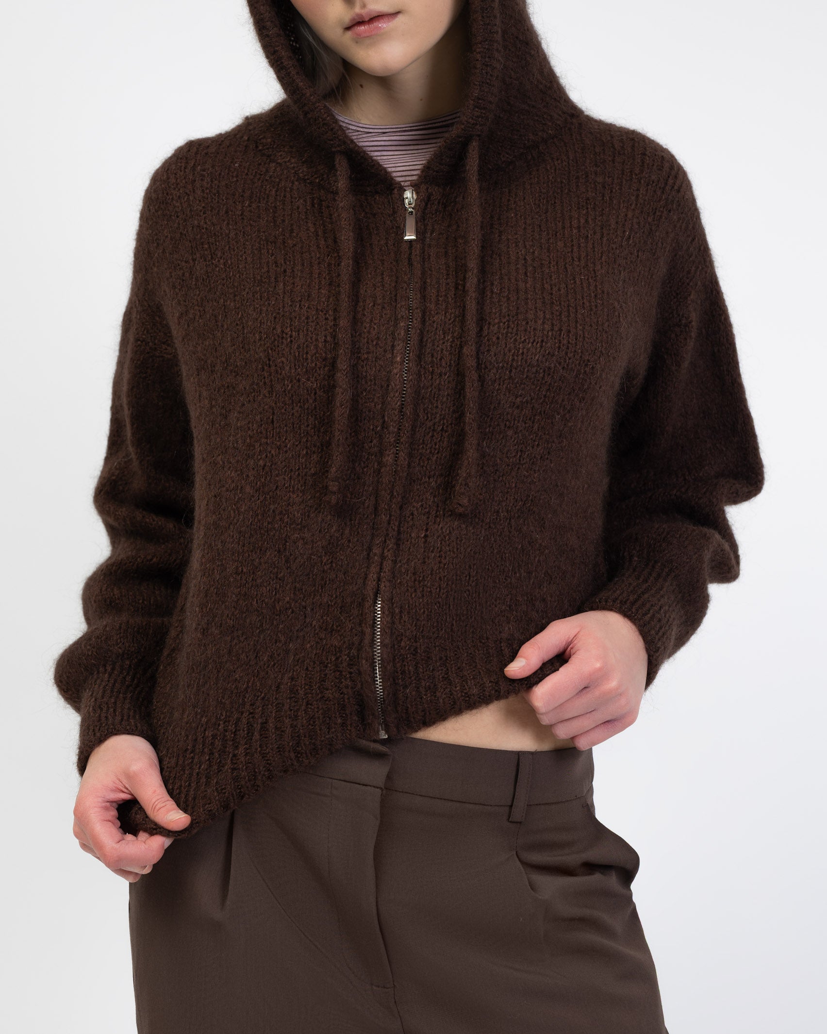 Strickjacke mit Reißverschluss und Kapuze