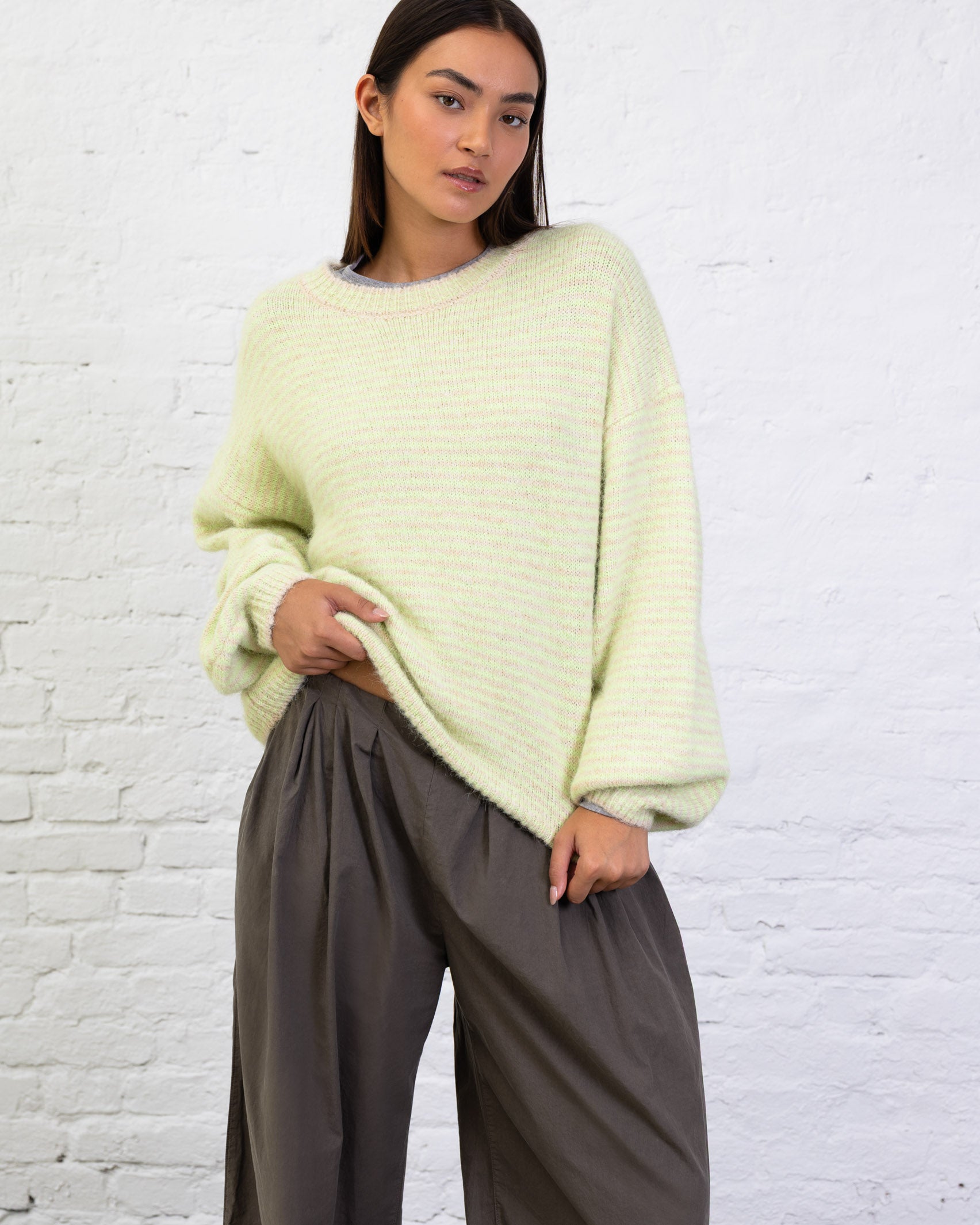Pullover mit schmalen Streifen