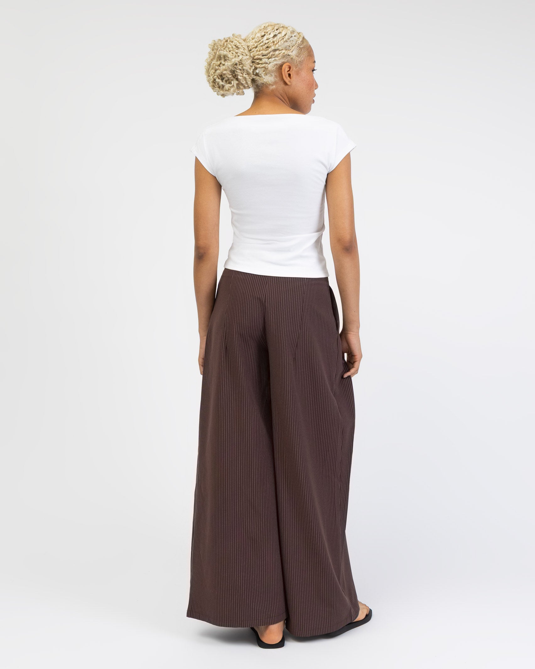 Hose mit doppelten Bundfalten