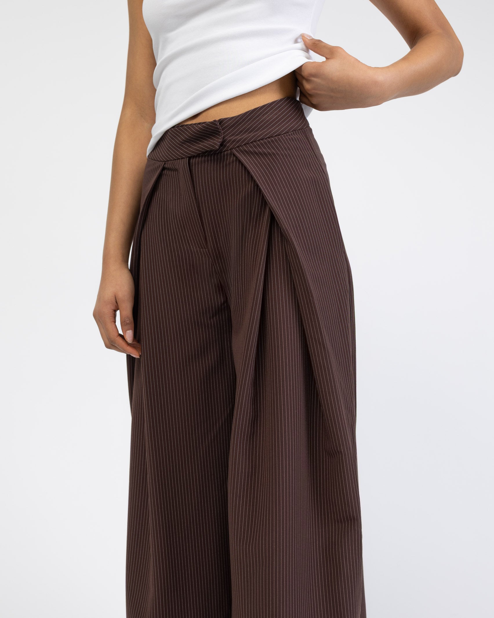 Hose mit doppelten Bundfalten