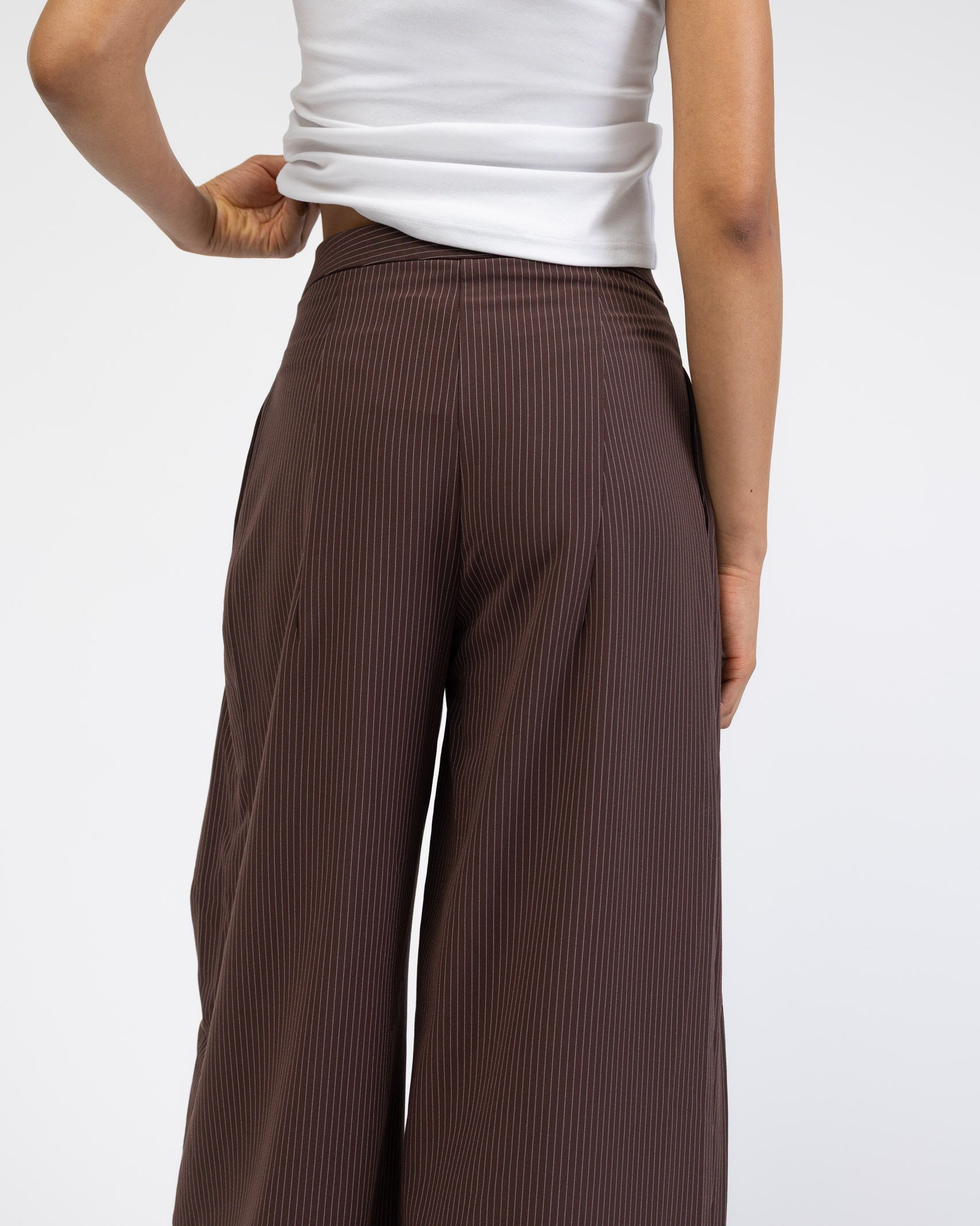 Hose mit doppelten Bundfalten