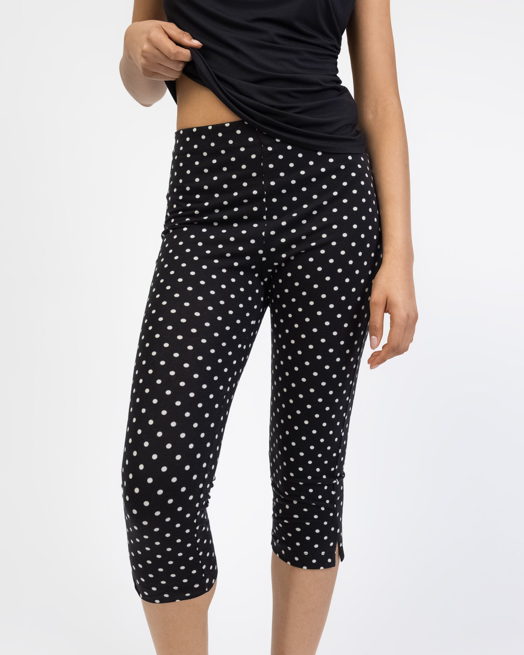 Capri Hose mit Punkten