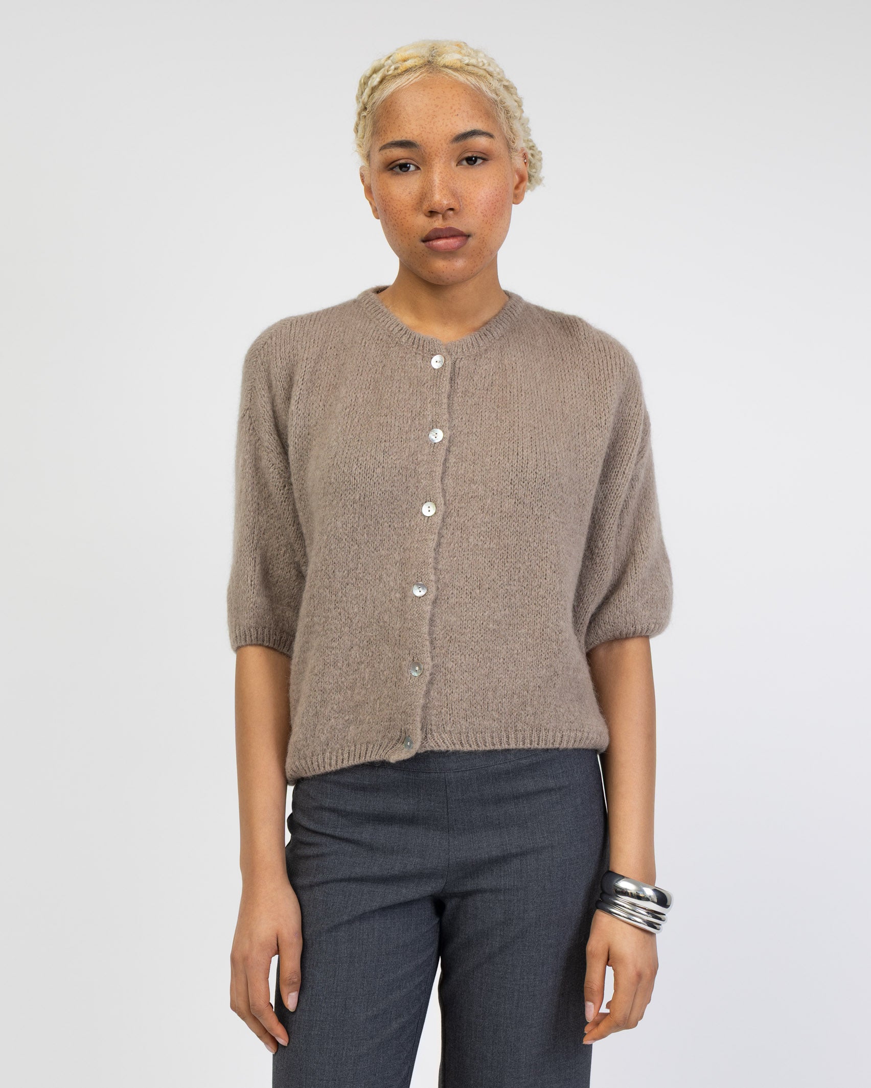 Strickjacke mit kurzen Ärmeln