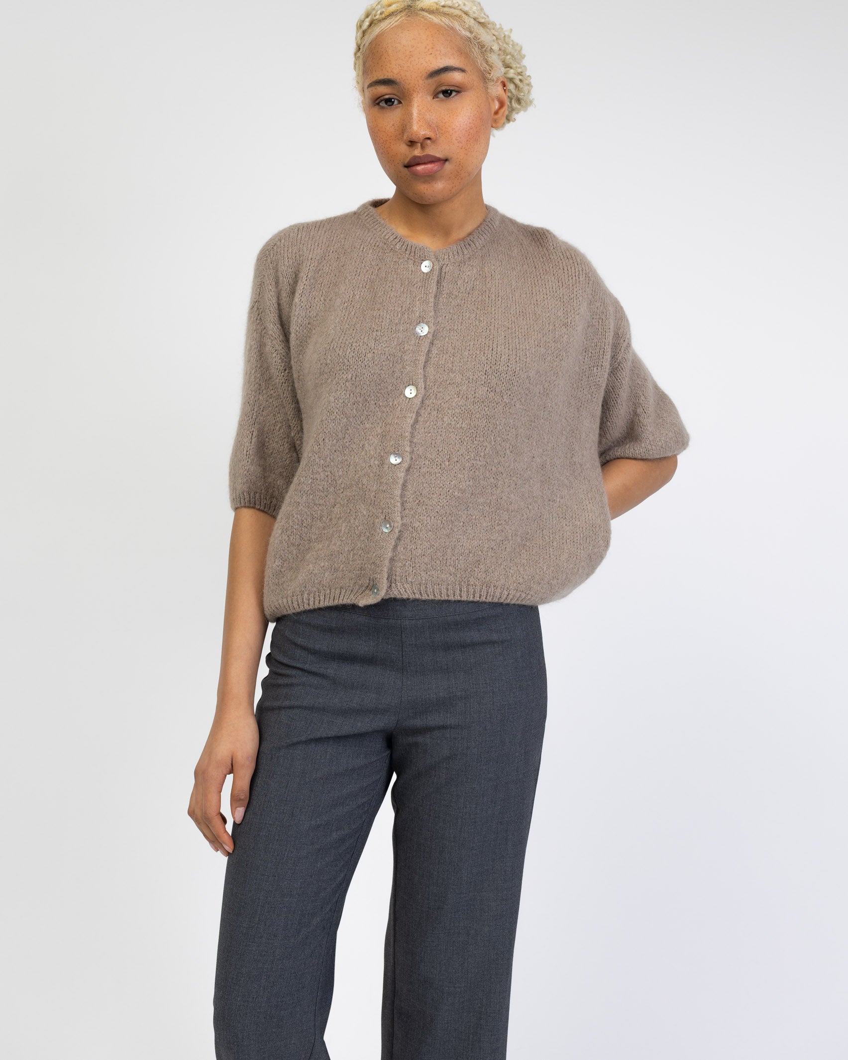 Strickjacke mit kurzen Ärmeln