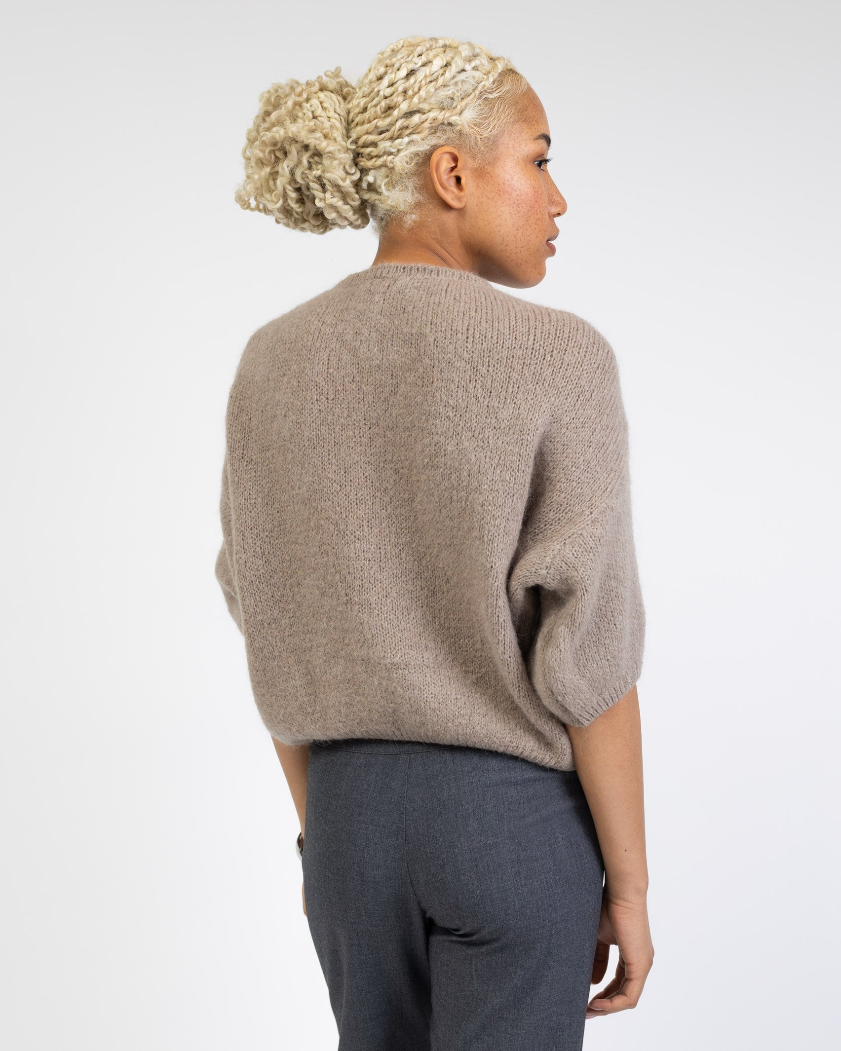 Strickjacke mit kurzen Ärmeln