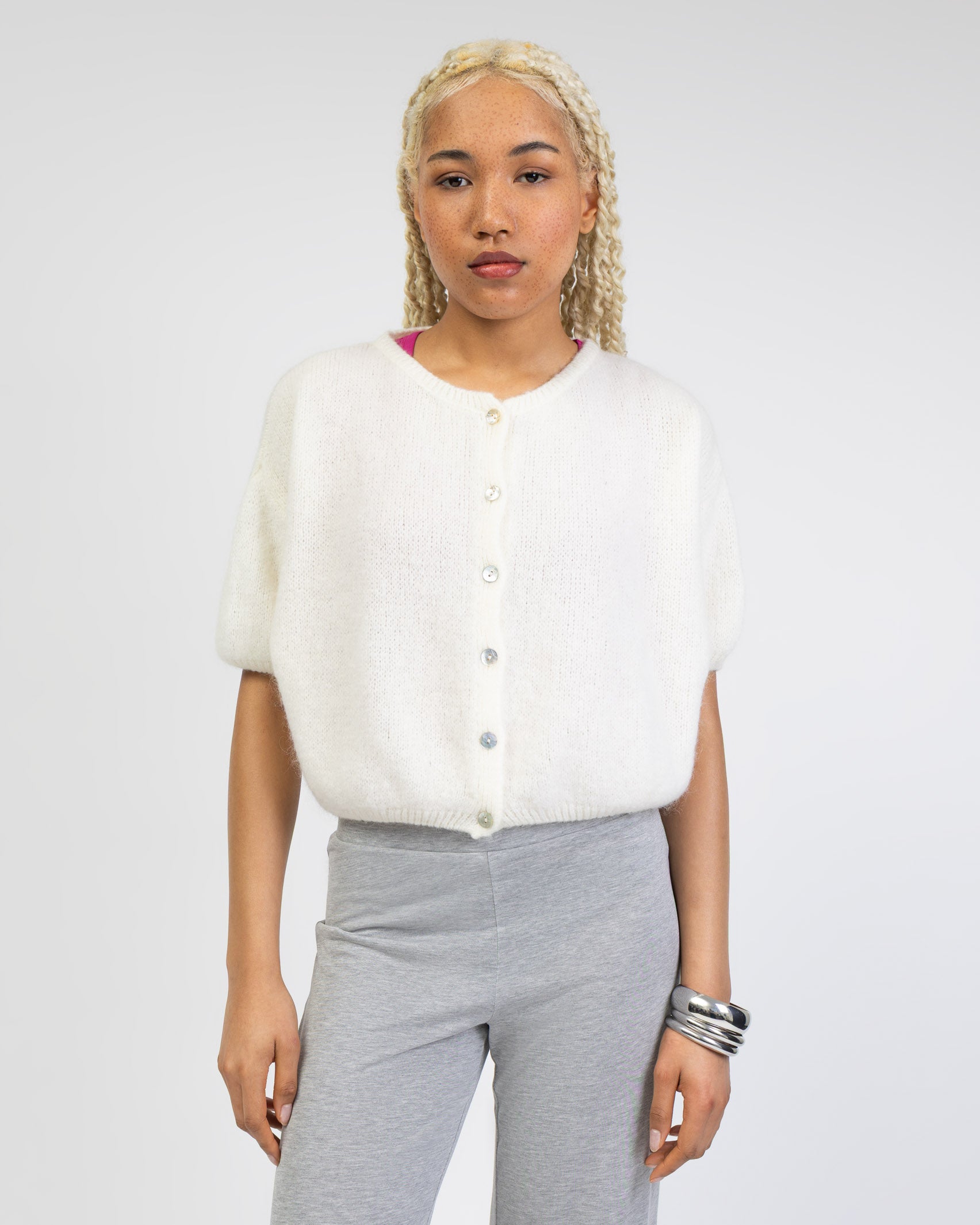 Strickjacke mit kurzen Ärmeln