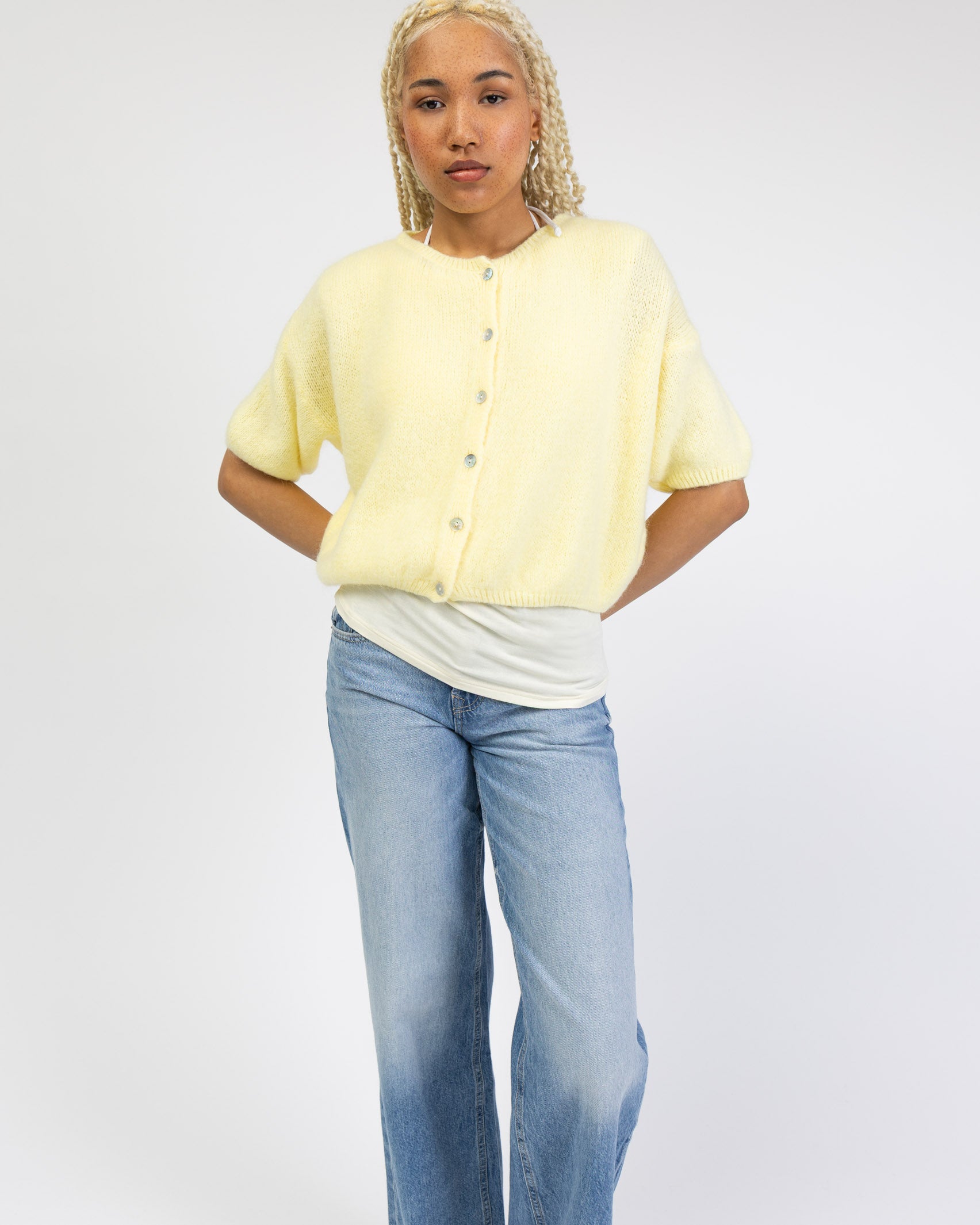 Strickjacke mit kurzen Ärmeln