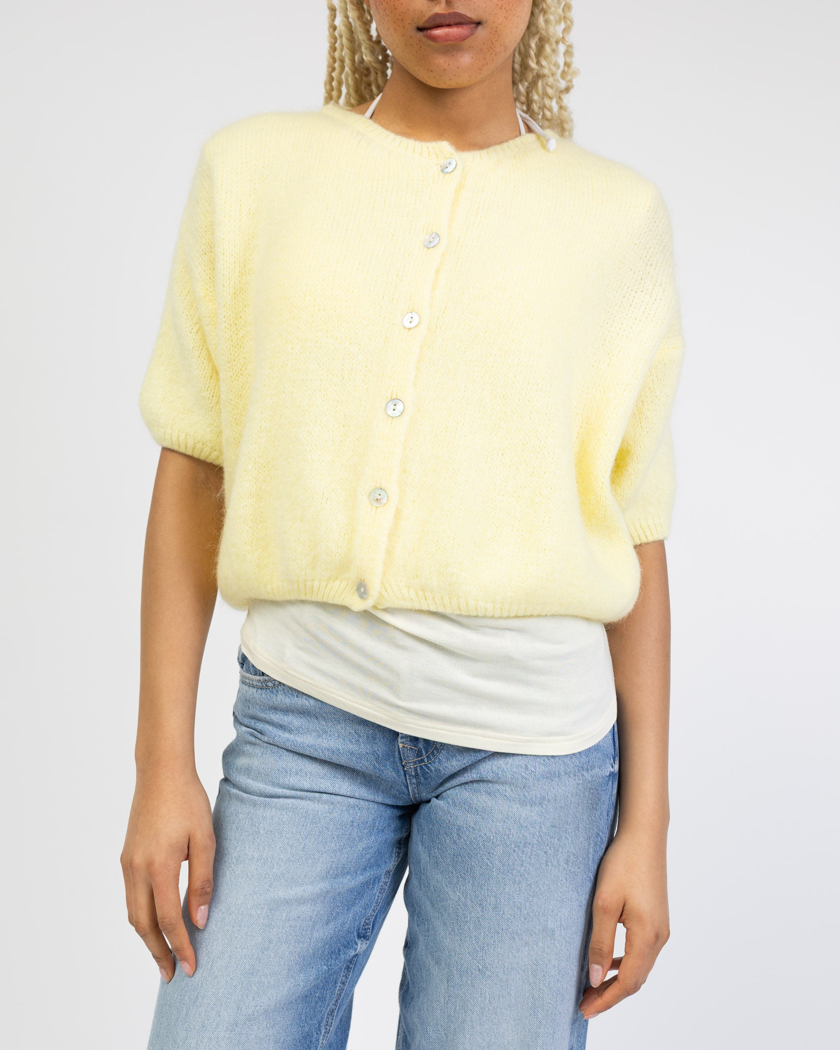 Strickjacke mit kurzen Ärmeln