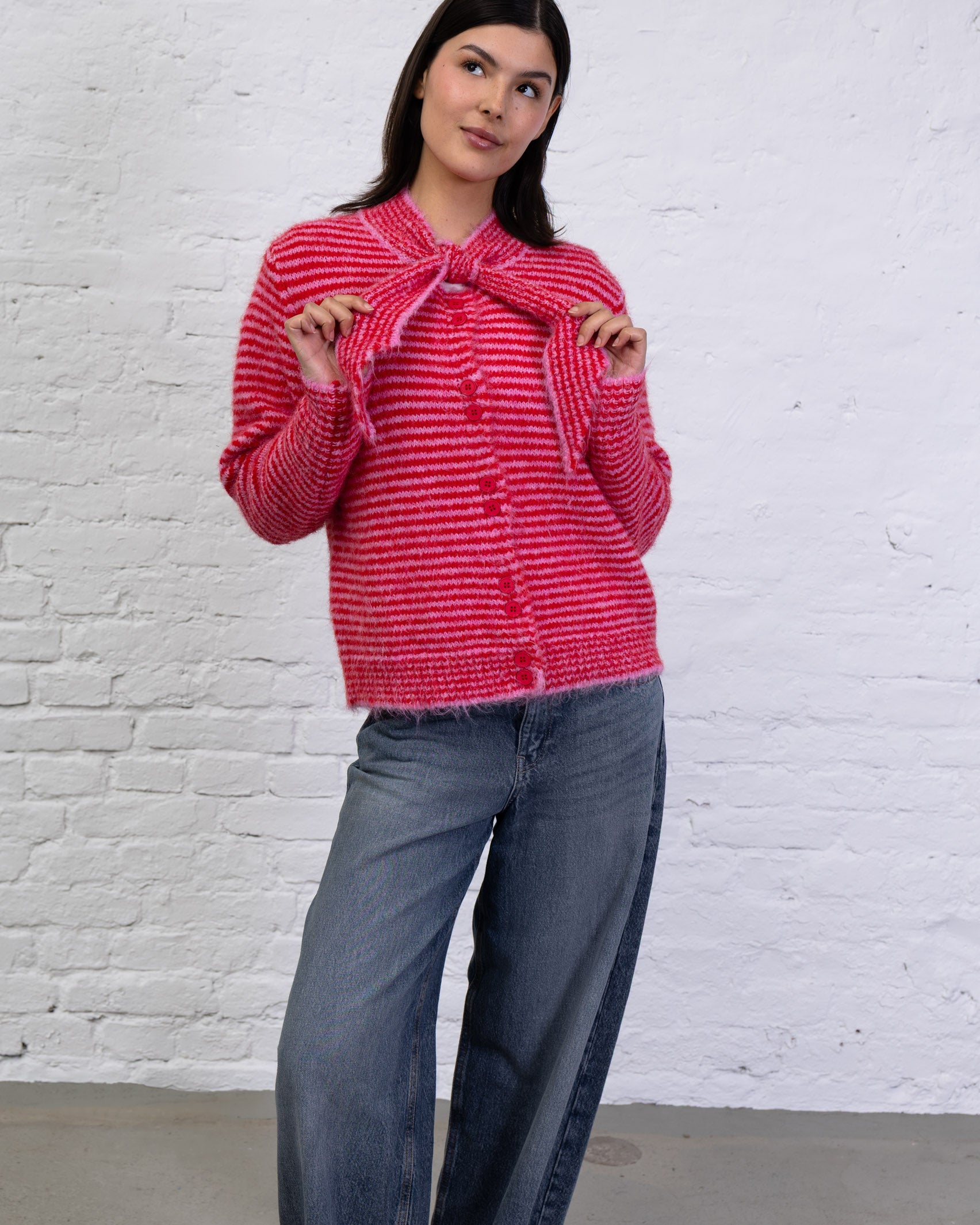 Gestreifte Strickjacke mit Schleifen-Kragen