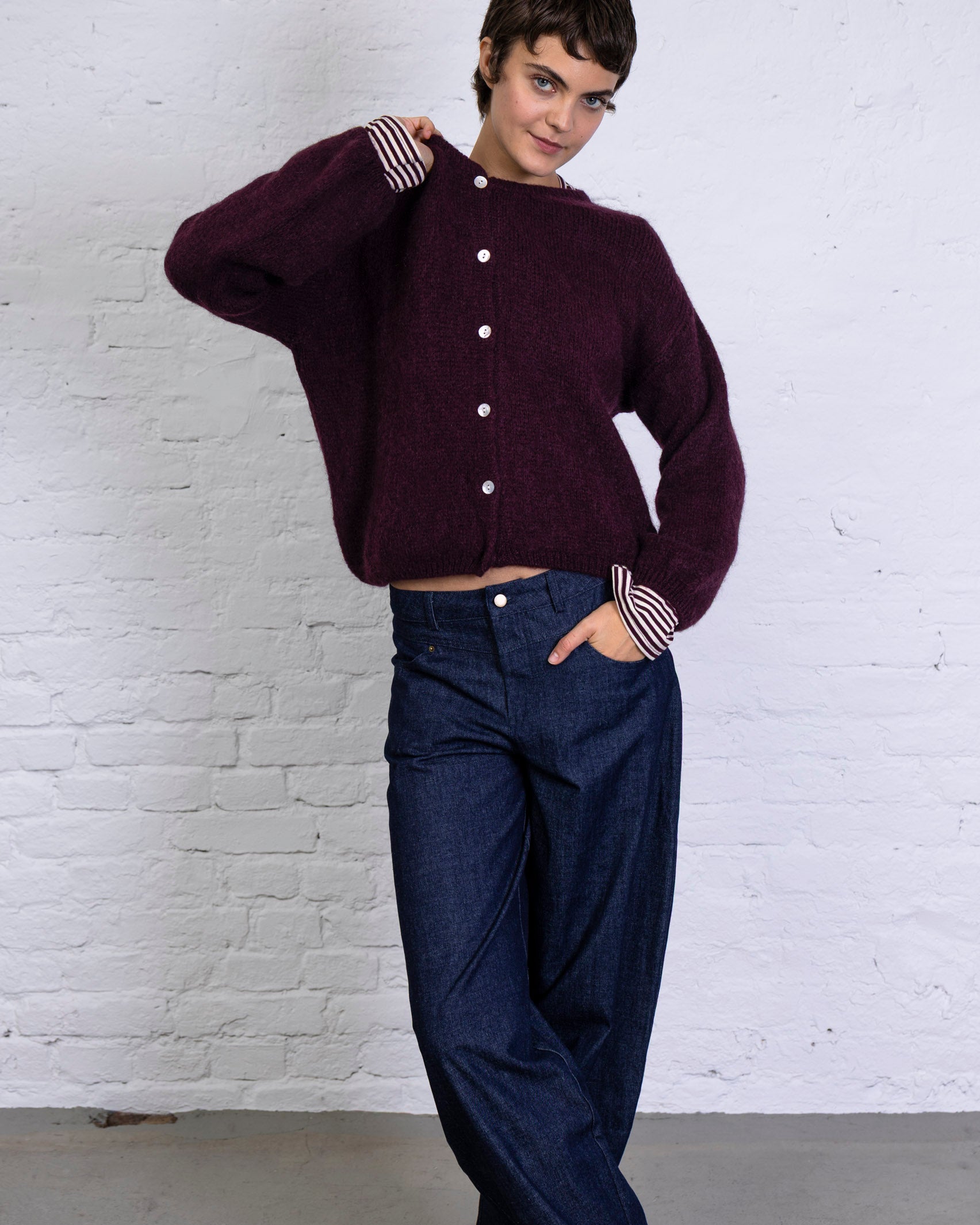 Weiche einfarbige Strickjacke