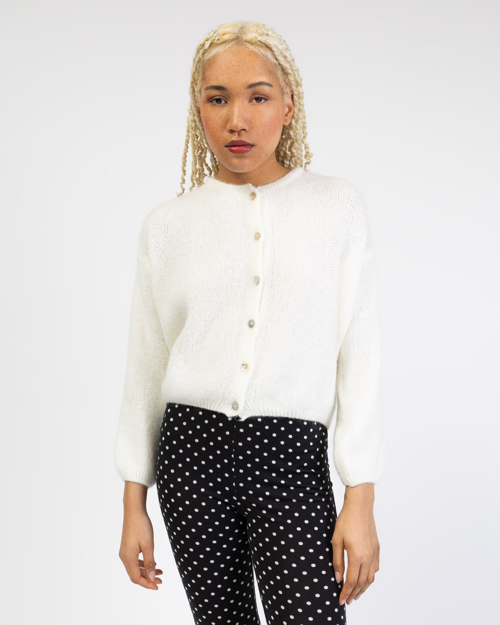 Weiche einfarbige Strickjacke