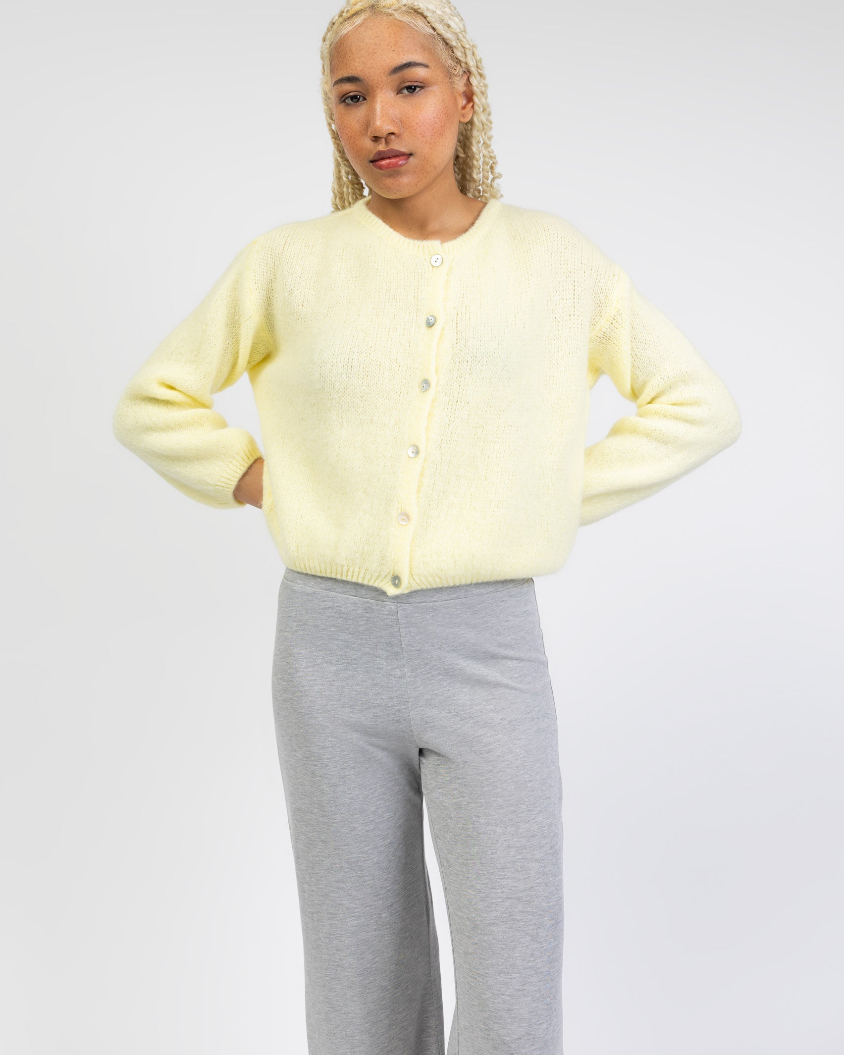 Weiche einfarbige Strickjacke