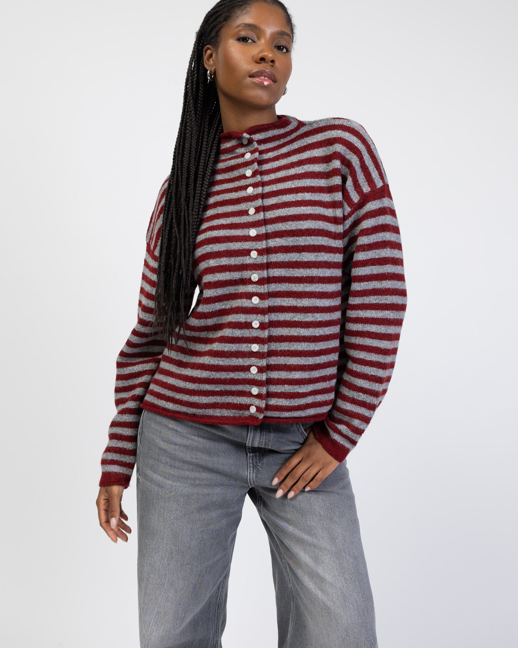 Gestreifte Strickjacke mit Stehkragen