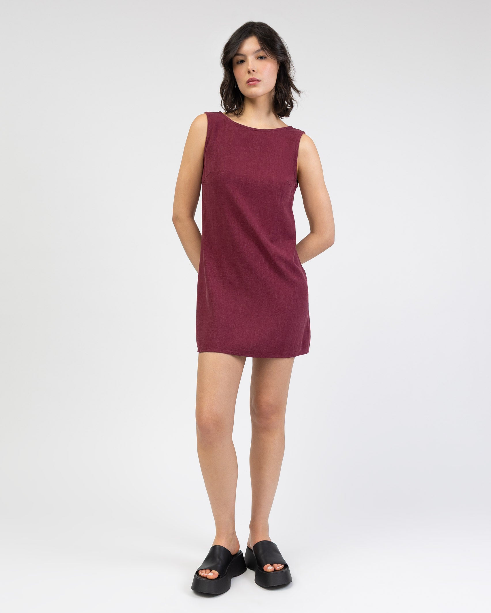 Rückenfreies Minikleid aus Leinen-Mix