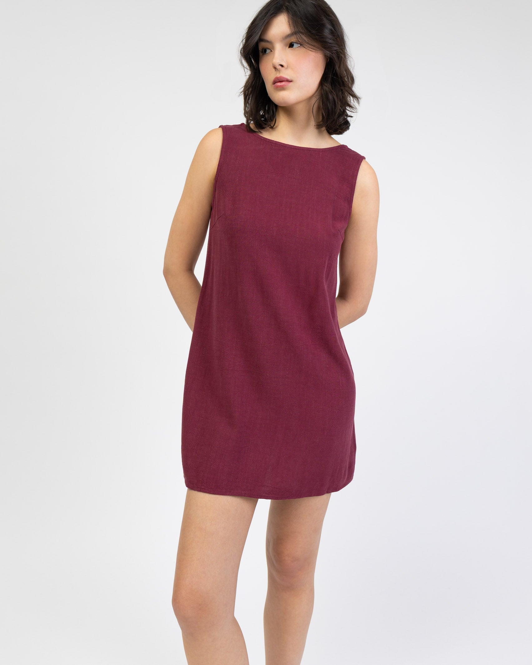 Rückenfreies Minikleid aus Leinen-Mix