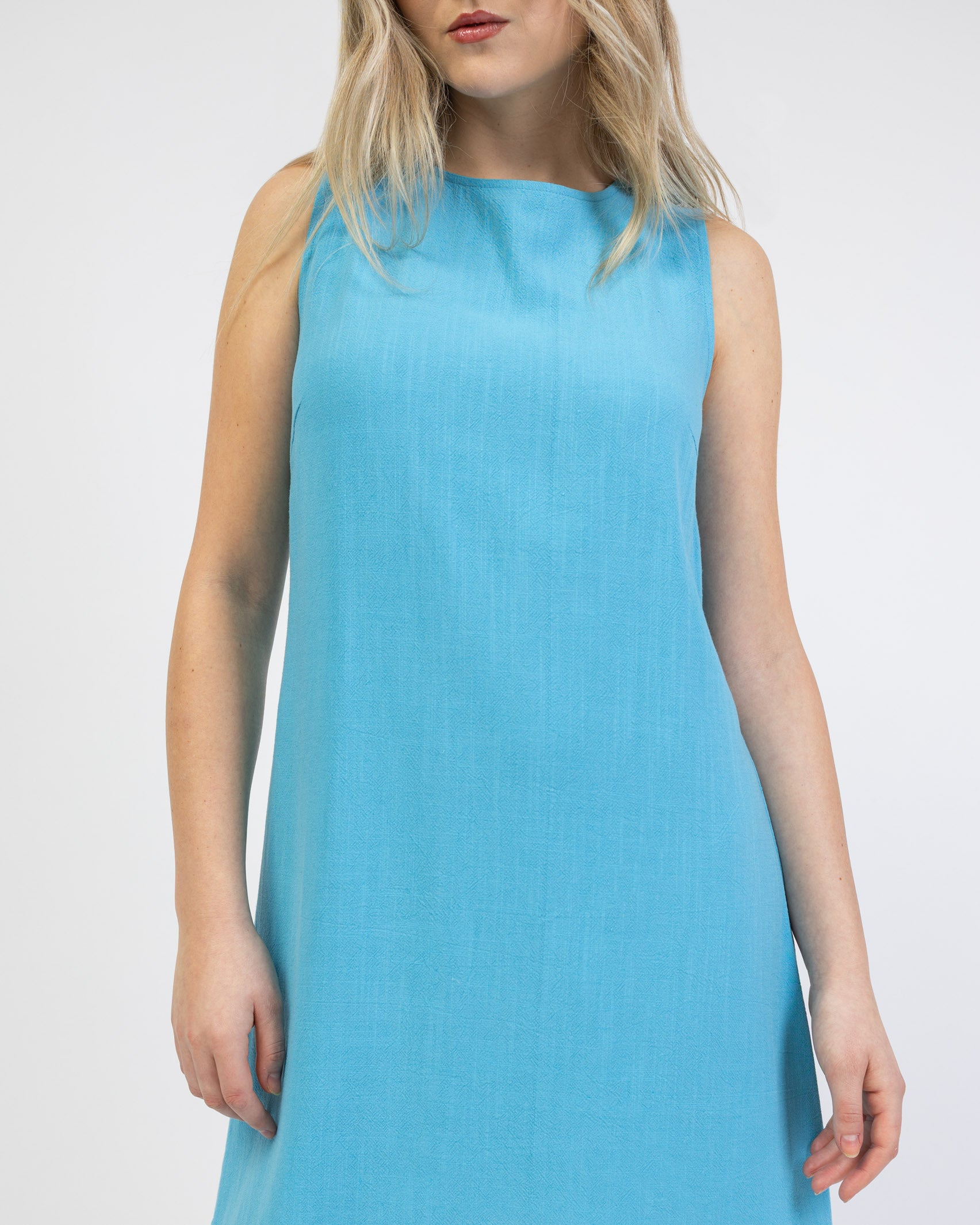 Rückenfreies Minikleid aus Leinen-Mix