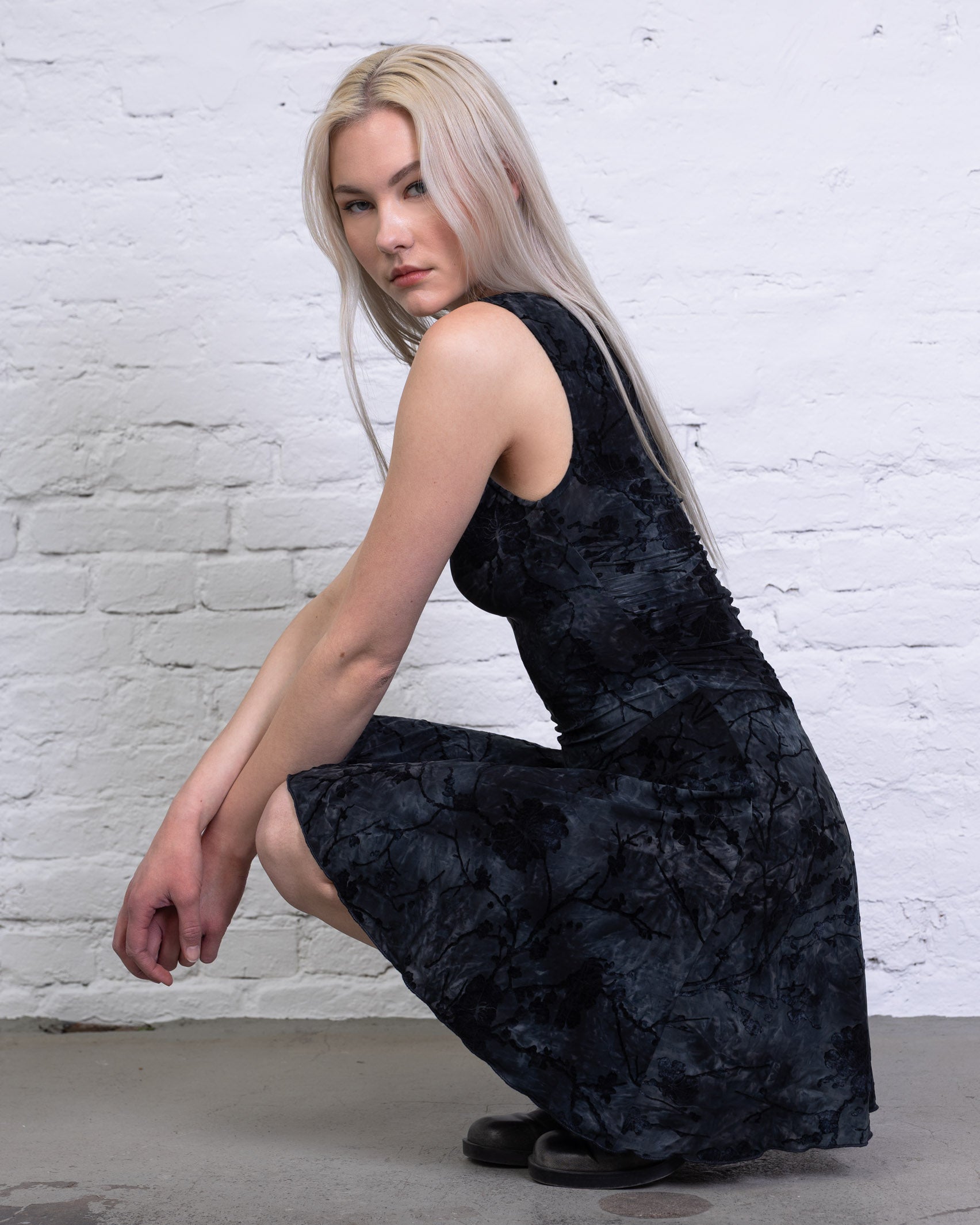 Minikleid mit Blumenprint aus Samt