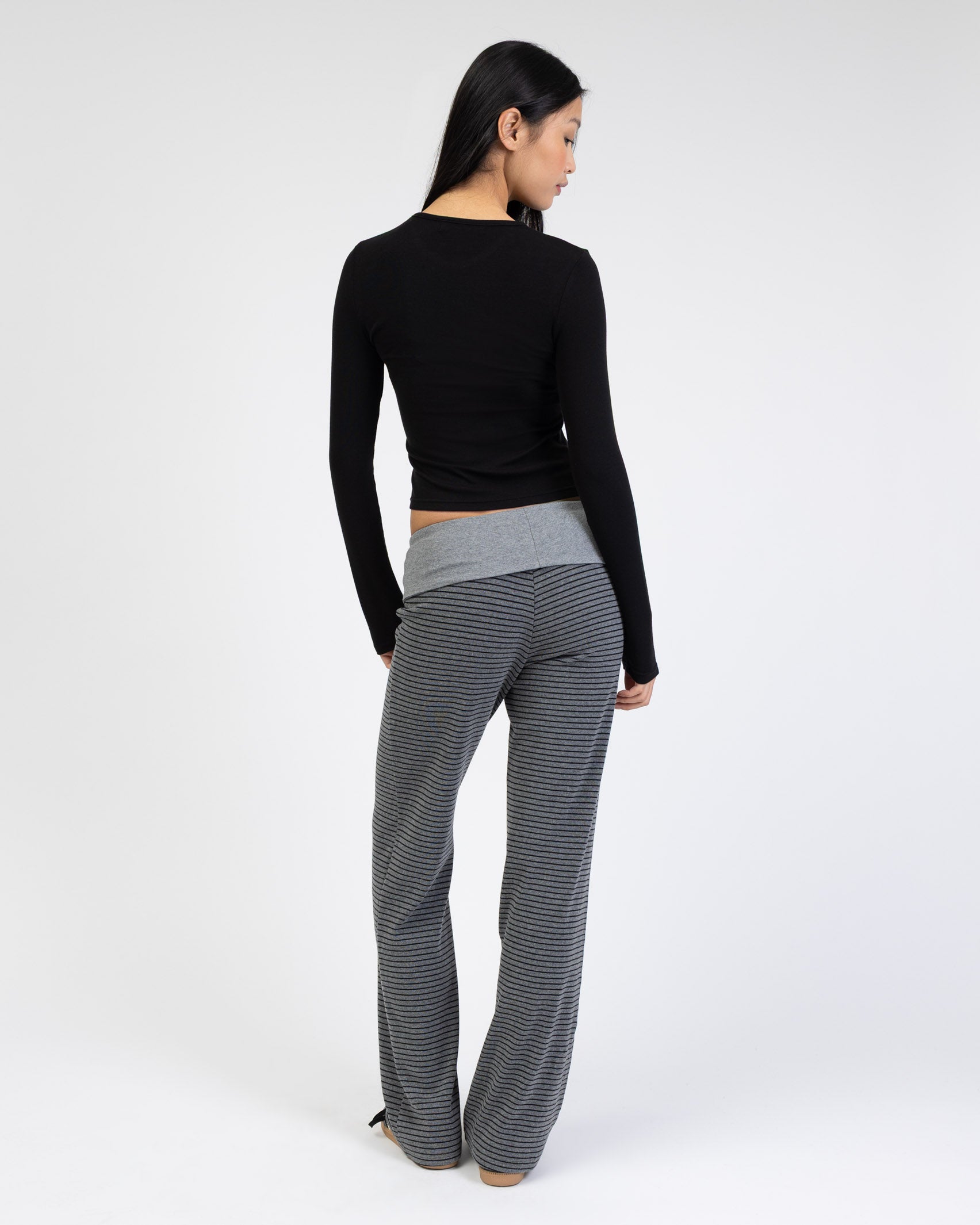 Gestreifte Hose mit gefaltetem Bund