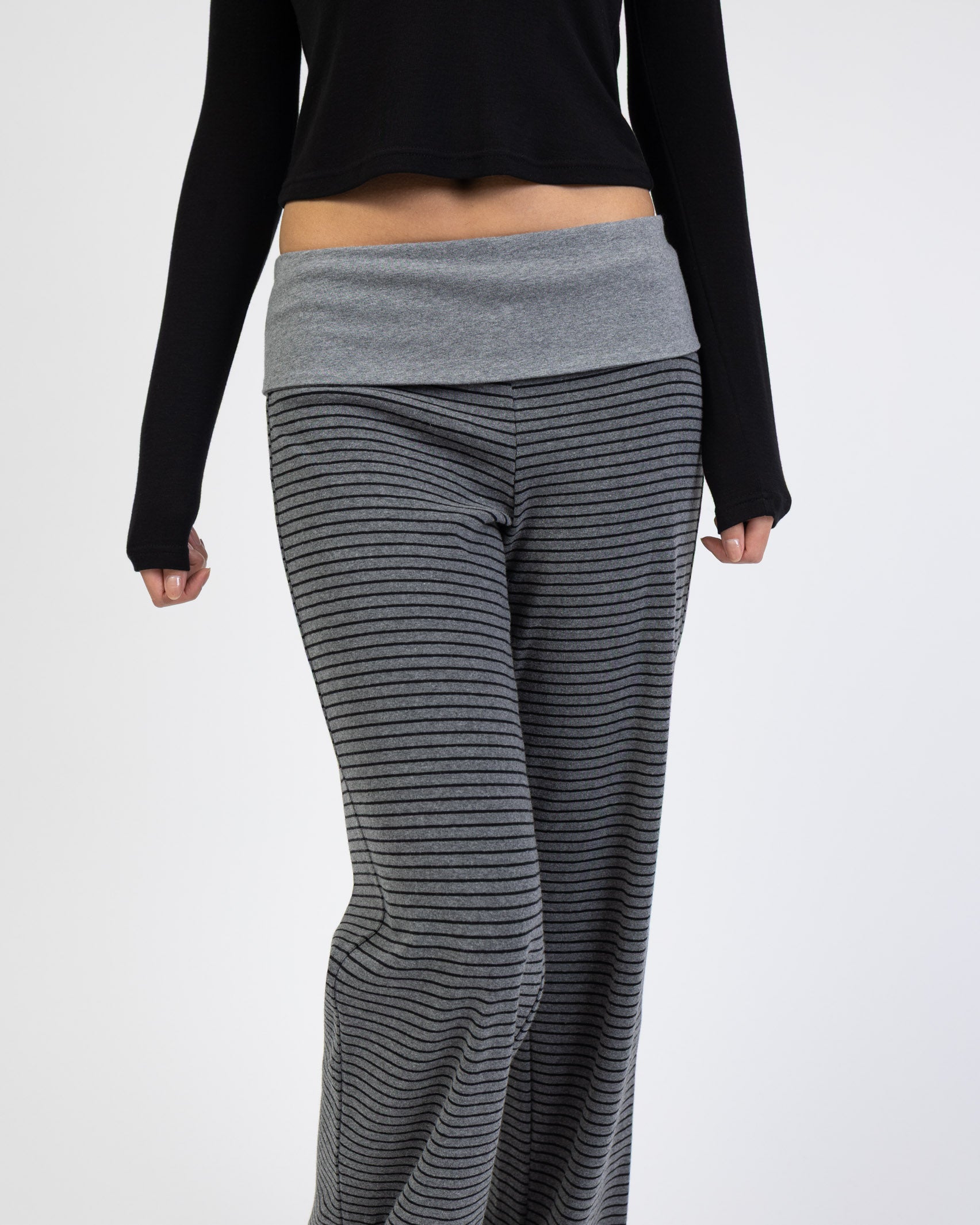 Gestreifte Hose mit gefaltetem Bund