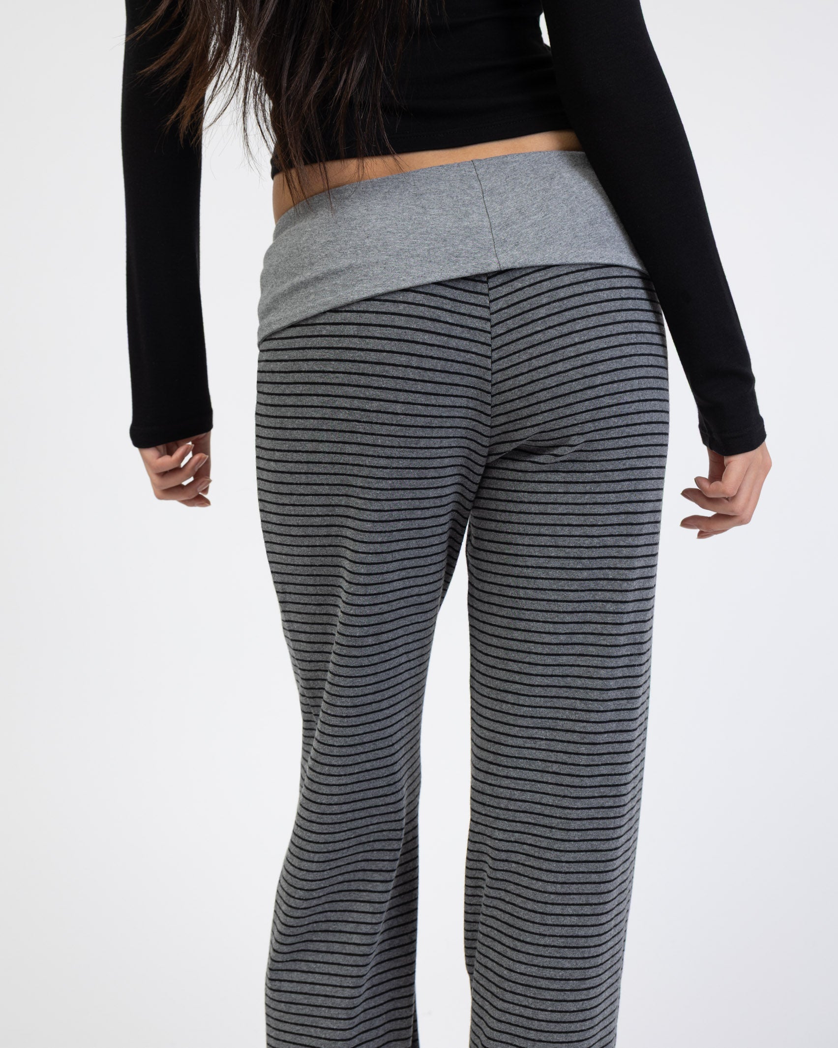 Gestreifte Hose mit gefaltetem Bund