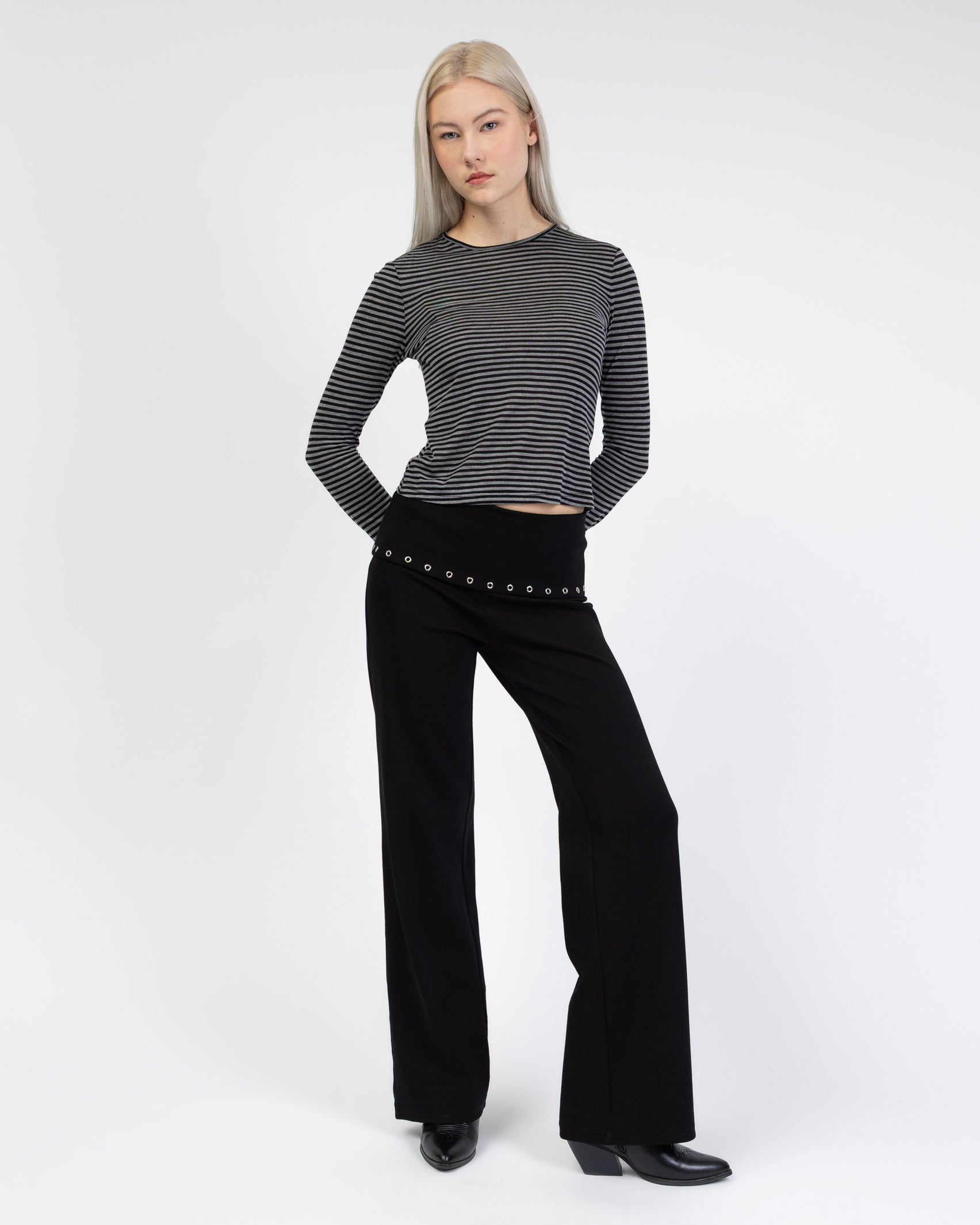 Hose mit gefaltetem Bund mit Ösen