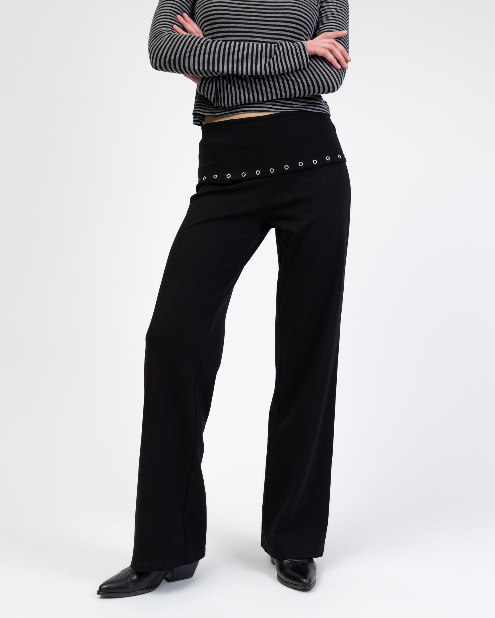 Hose mit gefaltetem Bund mit Ösen