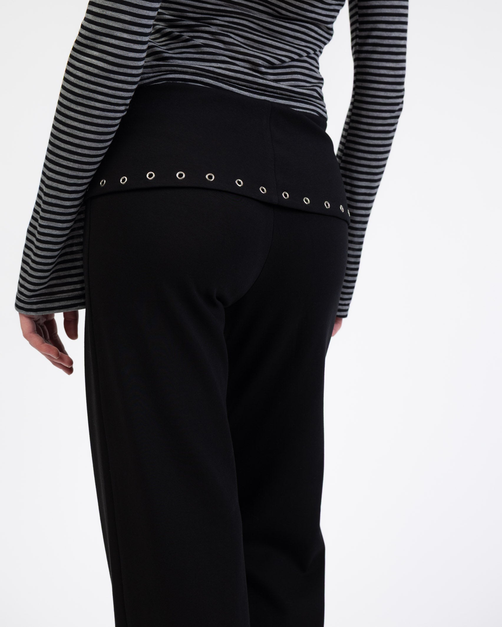 Hose mit gefaltetem Bund mit Ösen