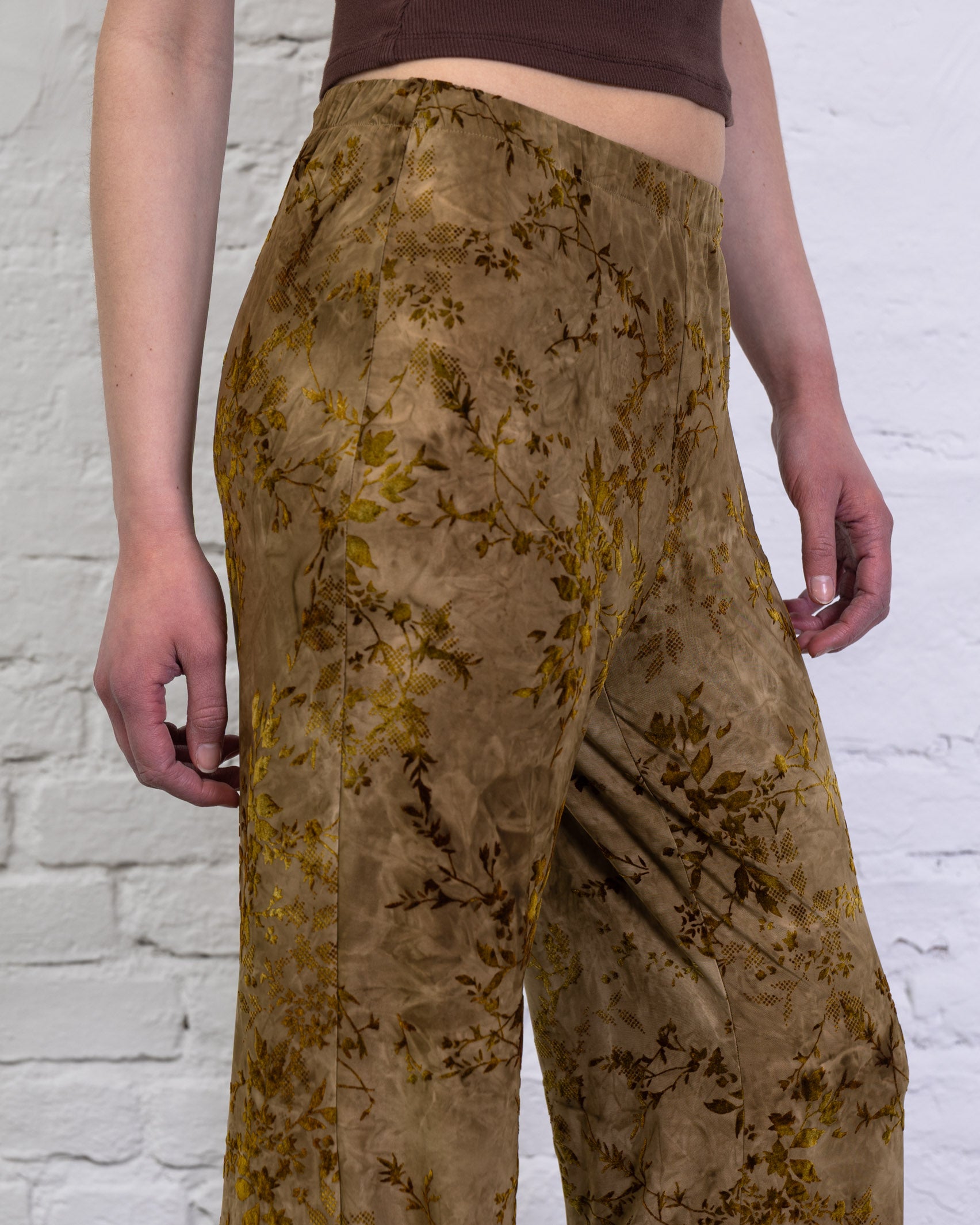 Hose mit floralem Print aus Samt