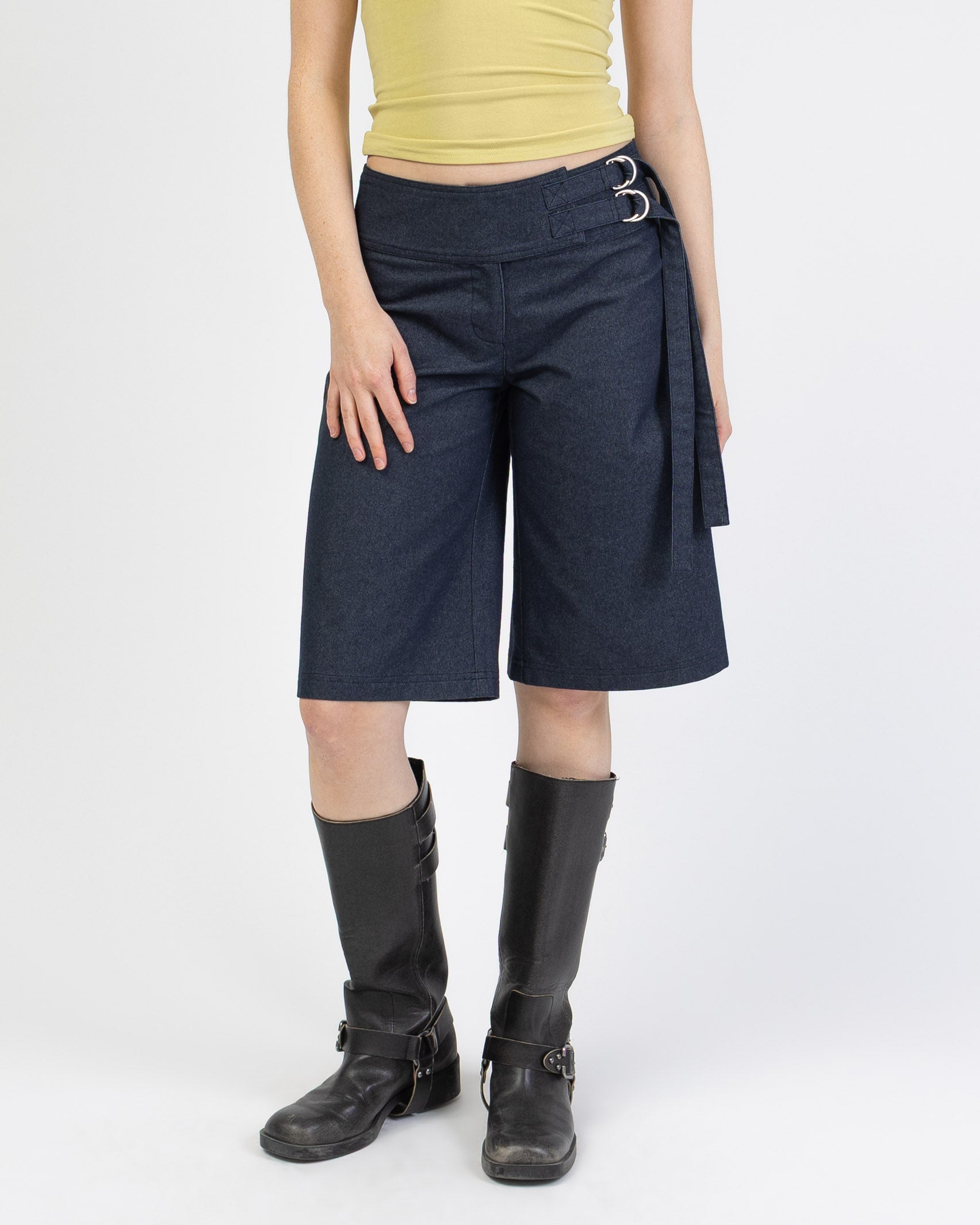 Jeans Shorts mit Schnallendetails