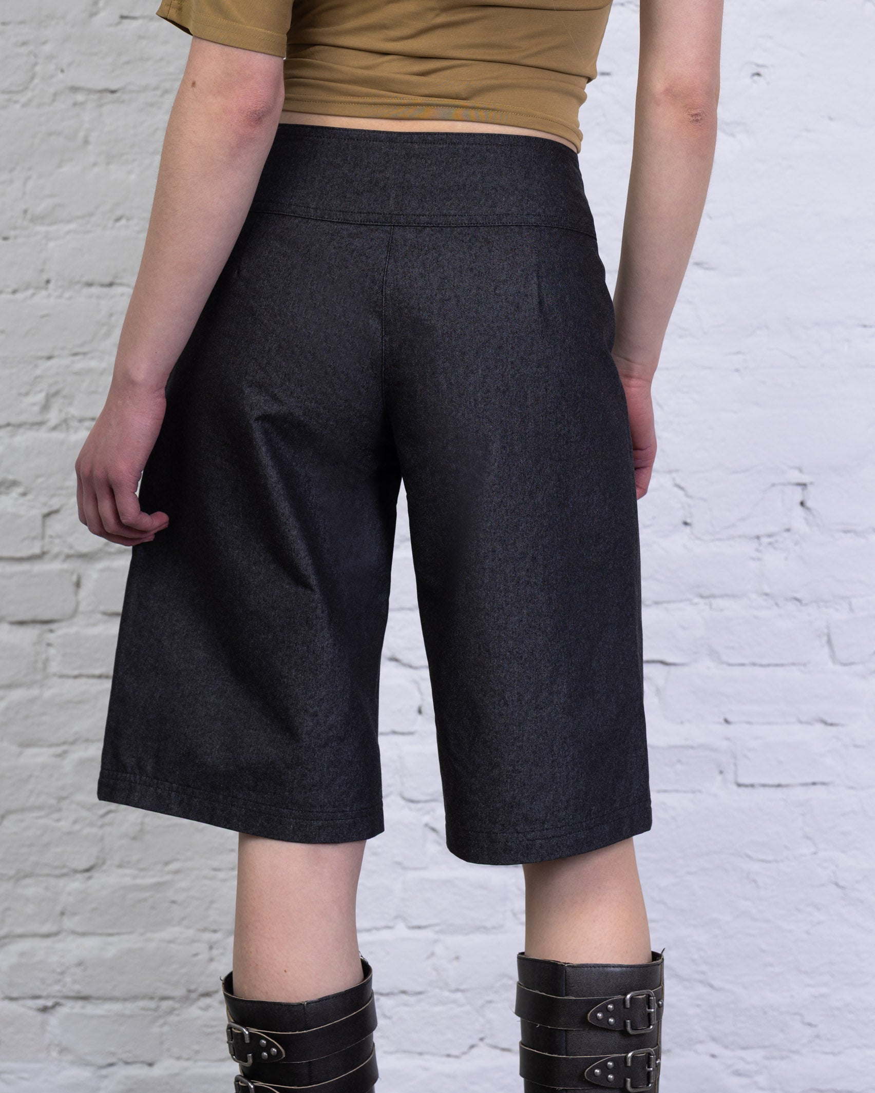 Shorts mit Schnallendetails
