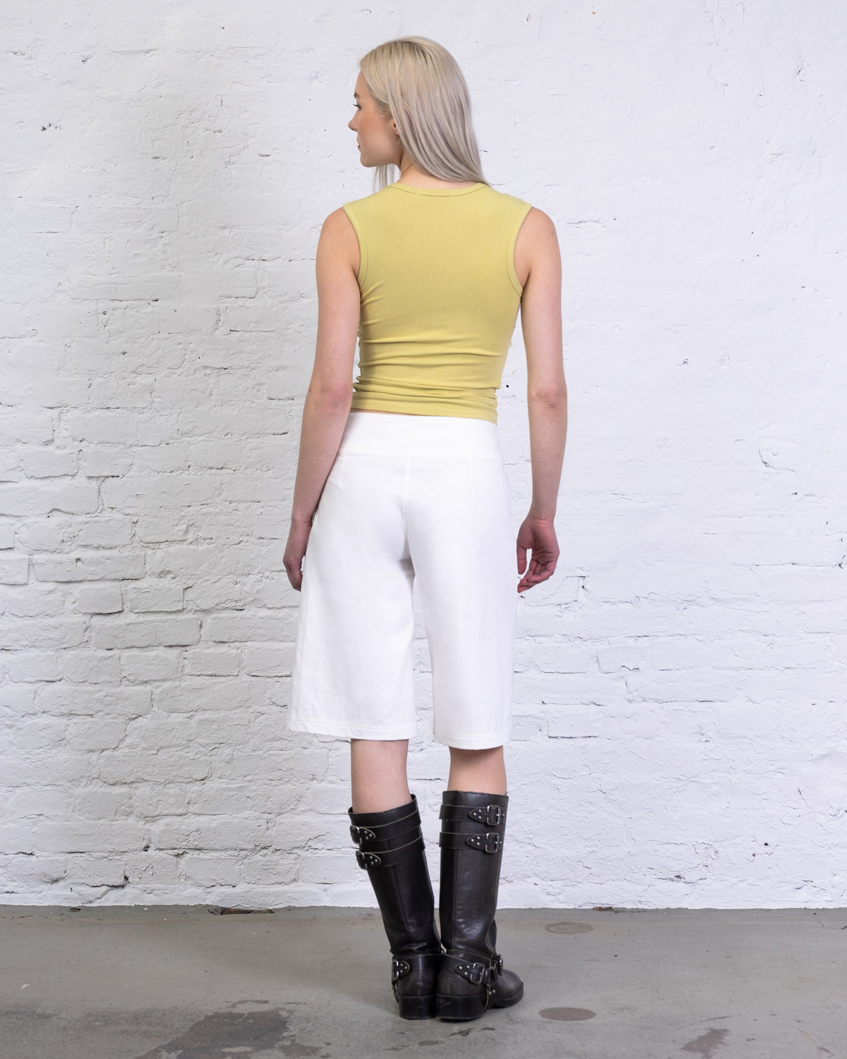Shorts mit Schnallendetails