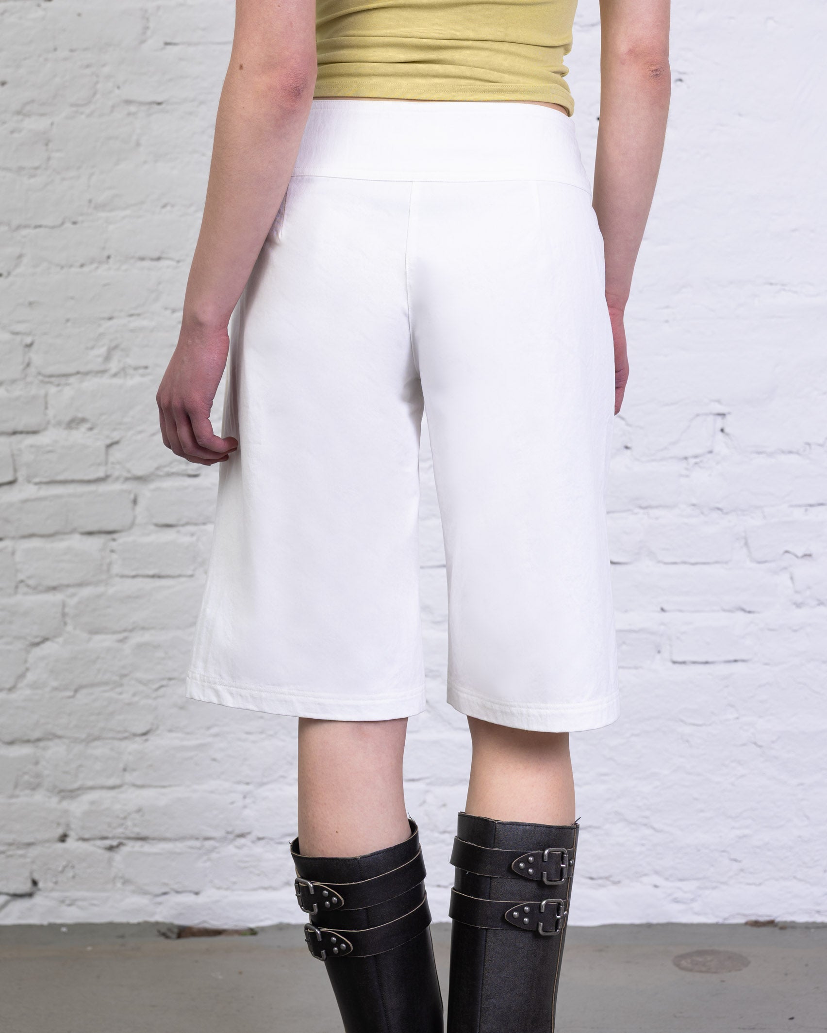 Shorts mit Schnallendetails