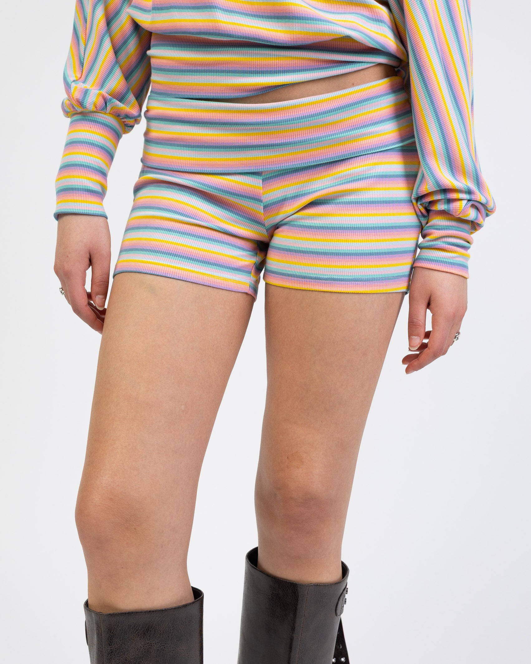 Microshorts in Regenbogenfarben