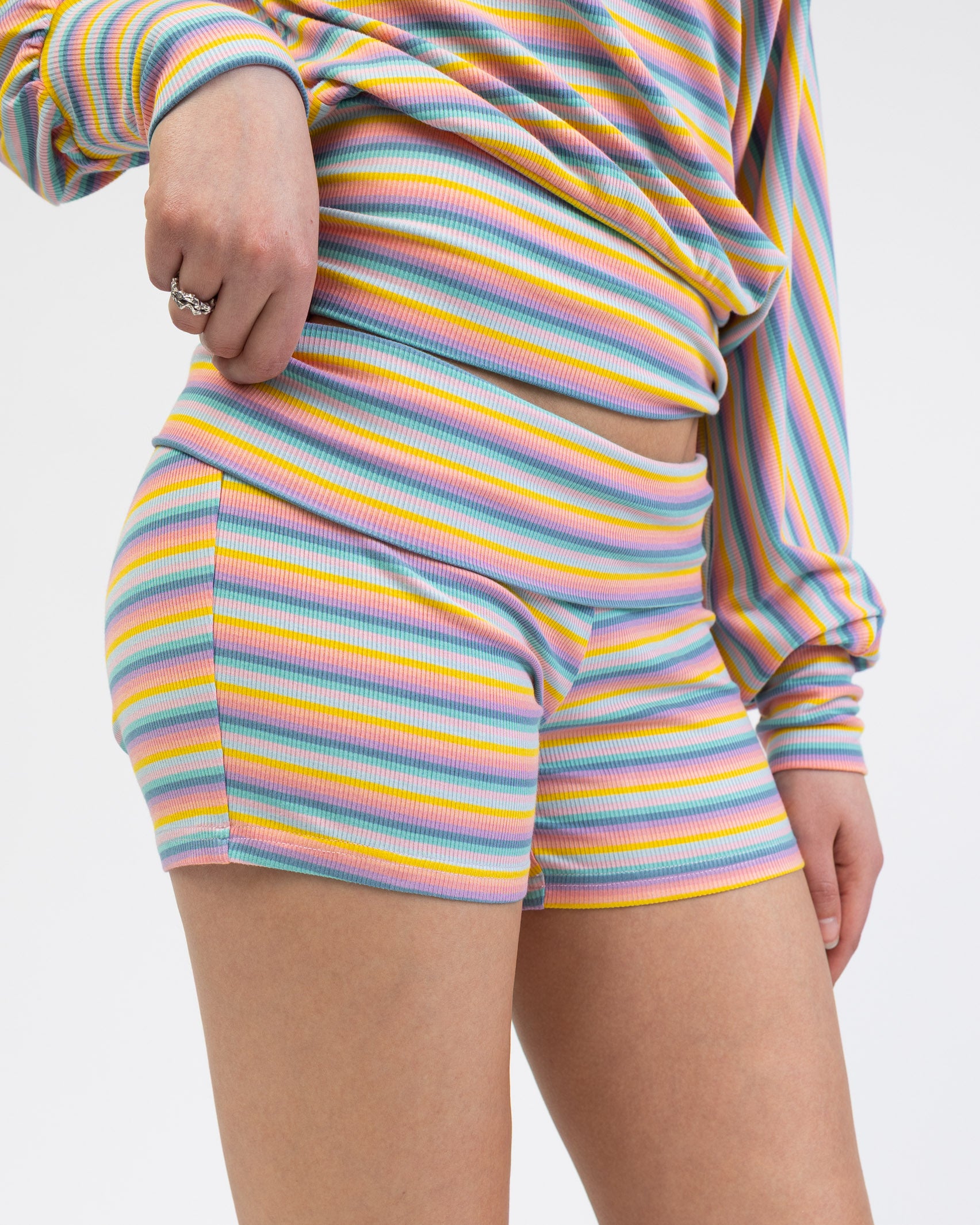 Microshorts in Regenbogenfarben