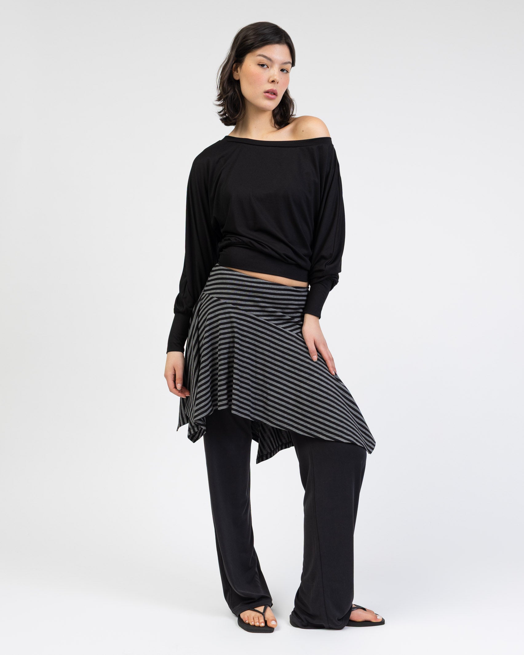 Asymmetrischer Rock mit Streifen