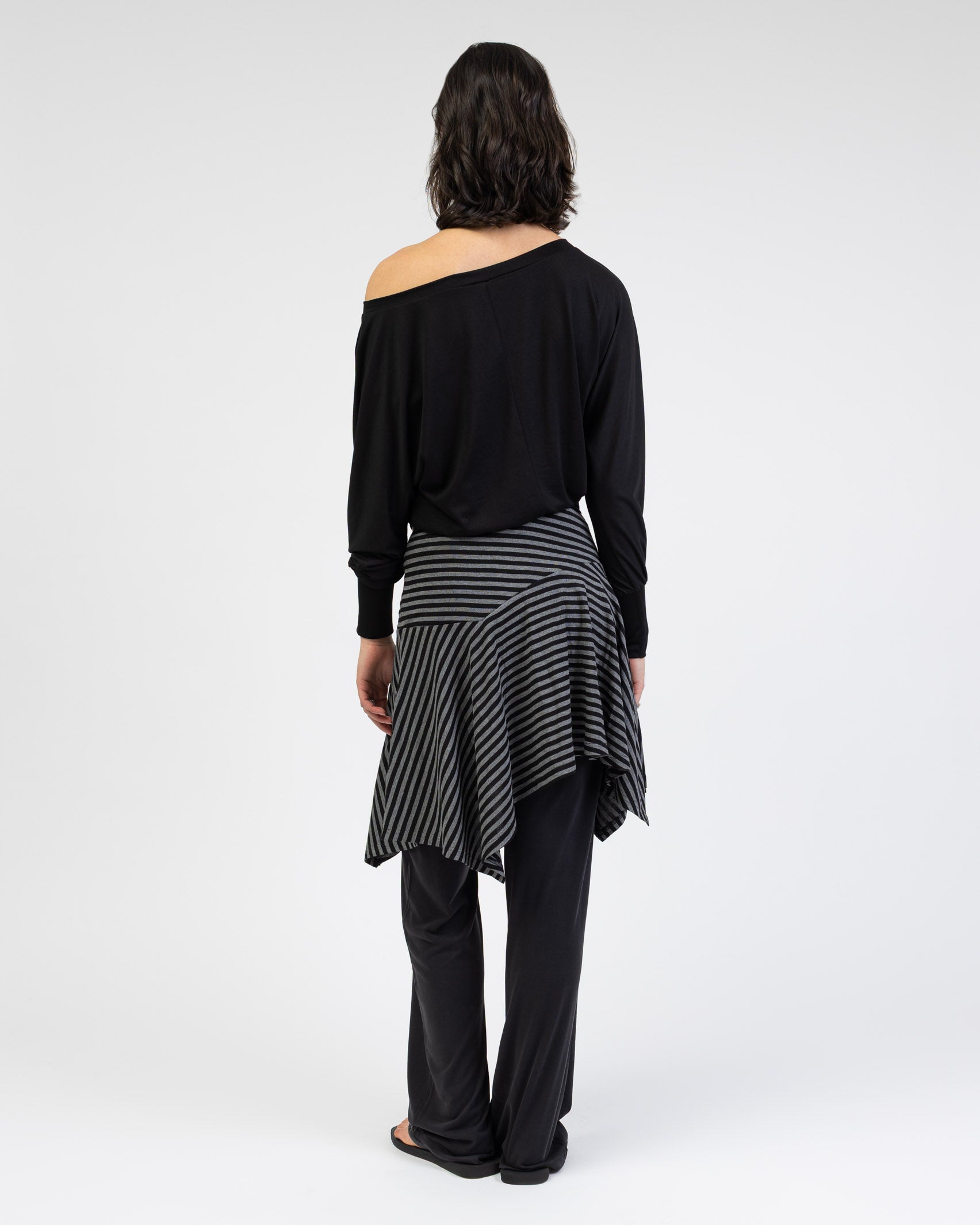 Asymmetrischer Rock mit Streifen