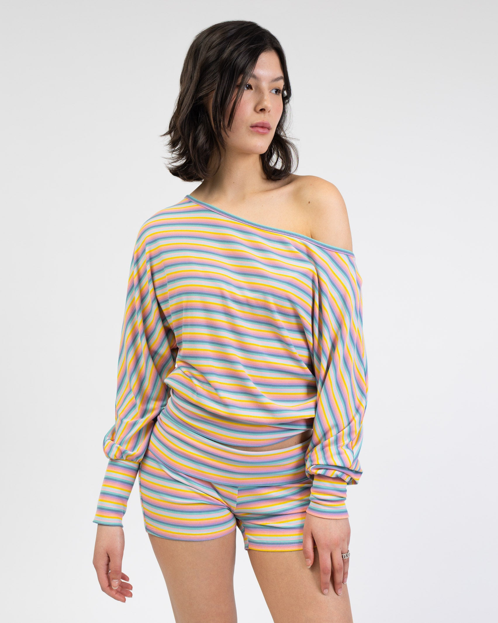 Offshoulder Langarmshirt in Regenbogenfarben