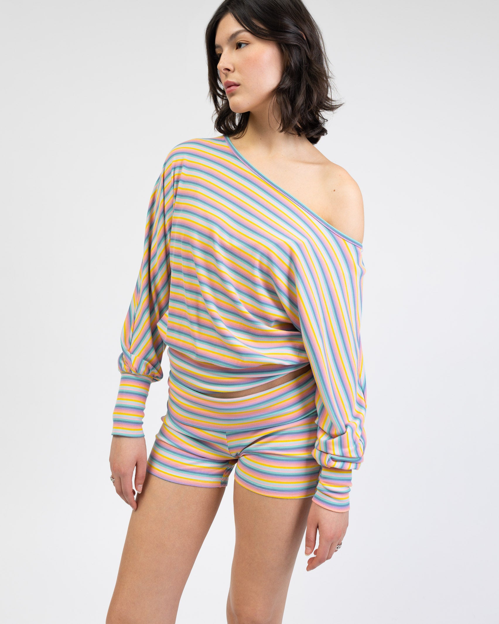 Offshoulder Langarmshirt in Regenbogenfarben