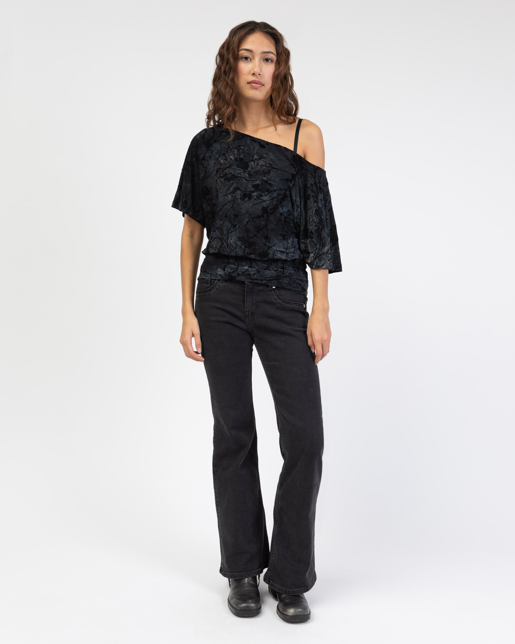 Off-Shoulder Shirt mit Blumenprint aus Samt